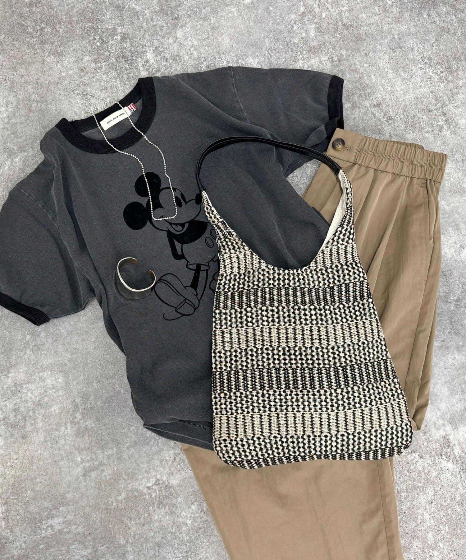 FREDY & GLOSTER(フレディ アンド グロスター) モノクロパターン三角トートバッグ