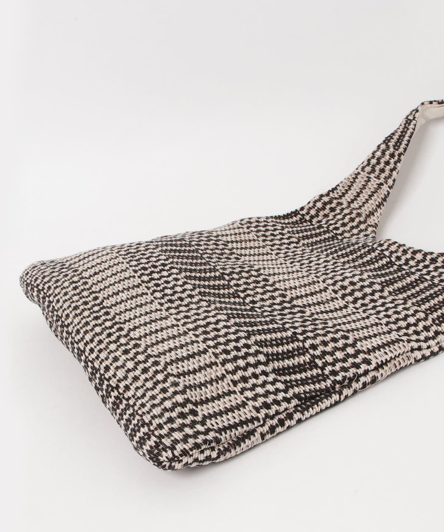 FREDY & GLOSTER(フレディ アンド グロスター) モノクロパターン三角トートバッグ