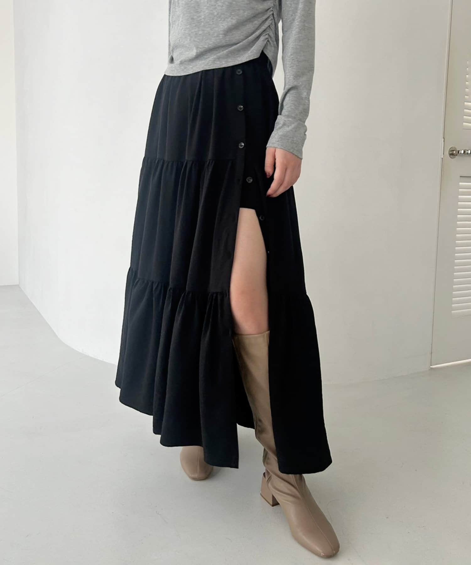 ~NICECLAUP 2025 early Spring Collection~ティアードのシルエットが上品さをプラスしてくれるロングスカート適度なボリューム感で動きにあわせて揺れるシルエットが女性ら