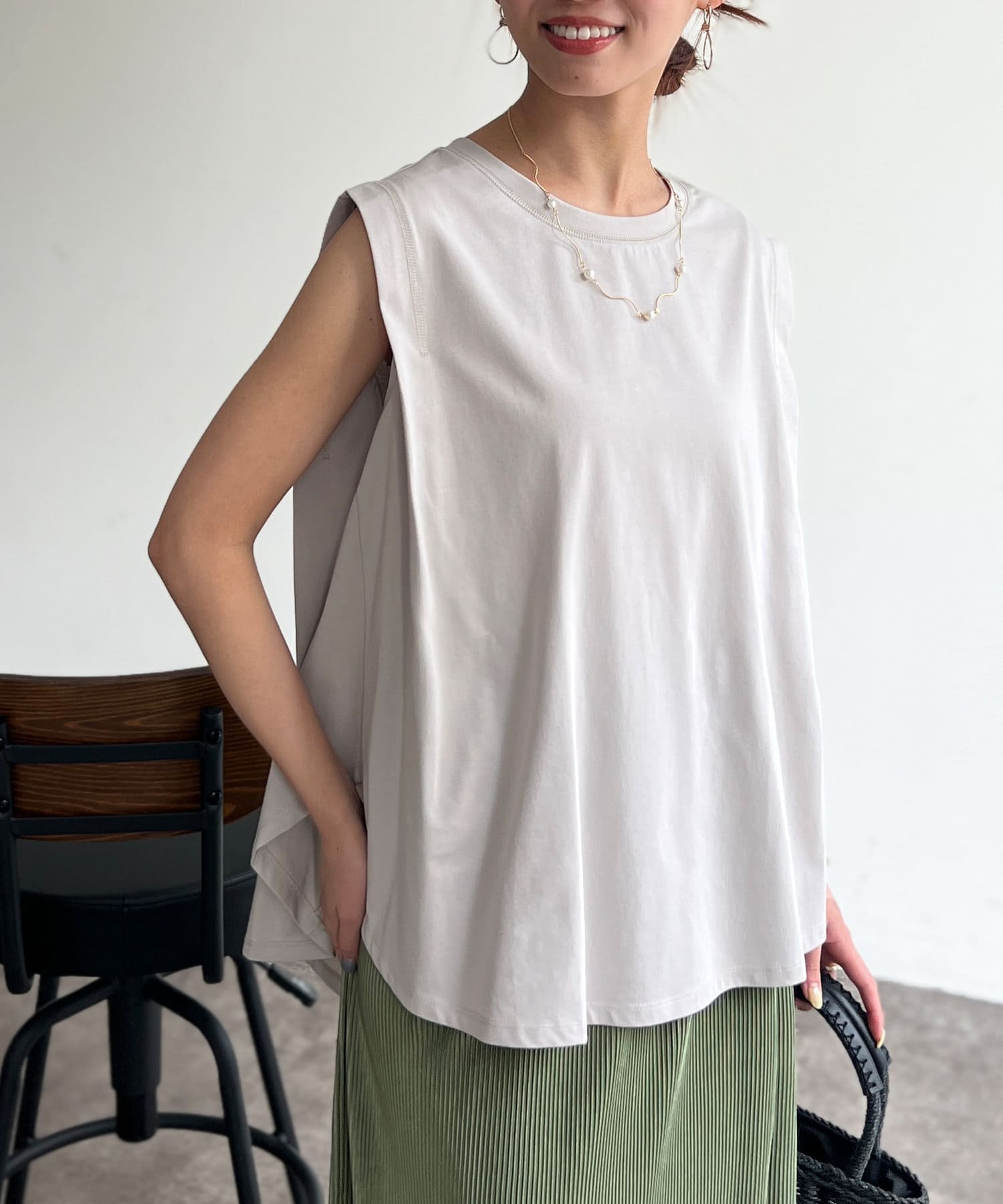 Chez toi(シェトワ) バックフレアノースリプルオーバー