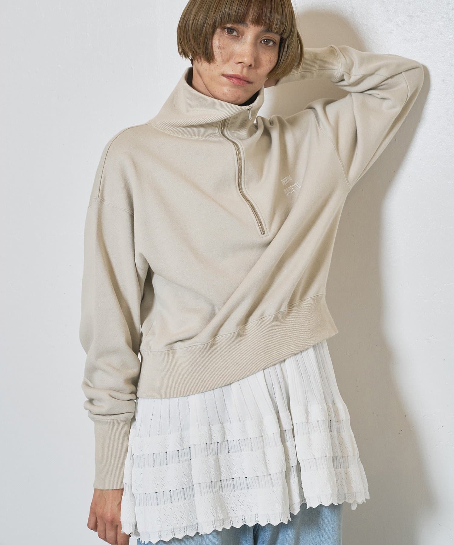 ウィムガゼット　裏毛クロップドプルオーバー　ホワイト Whim Gazette｜Vガゼットプルオーバー | Rakuten Fashion(楽天