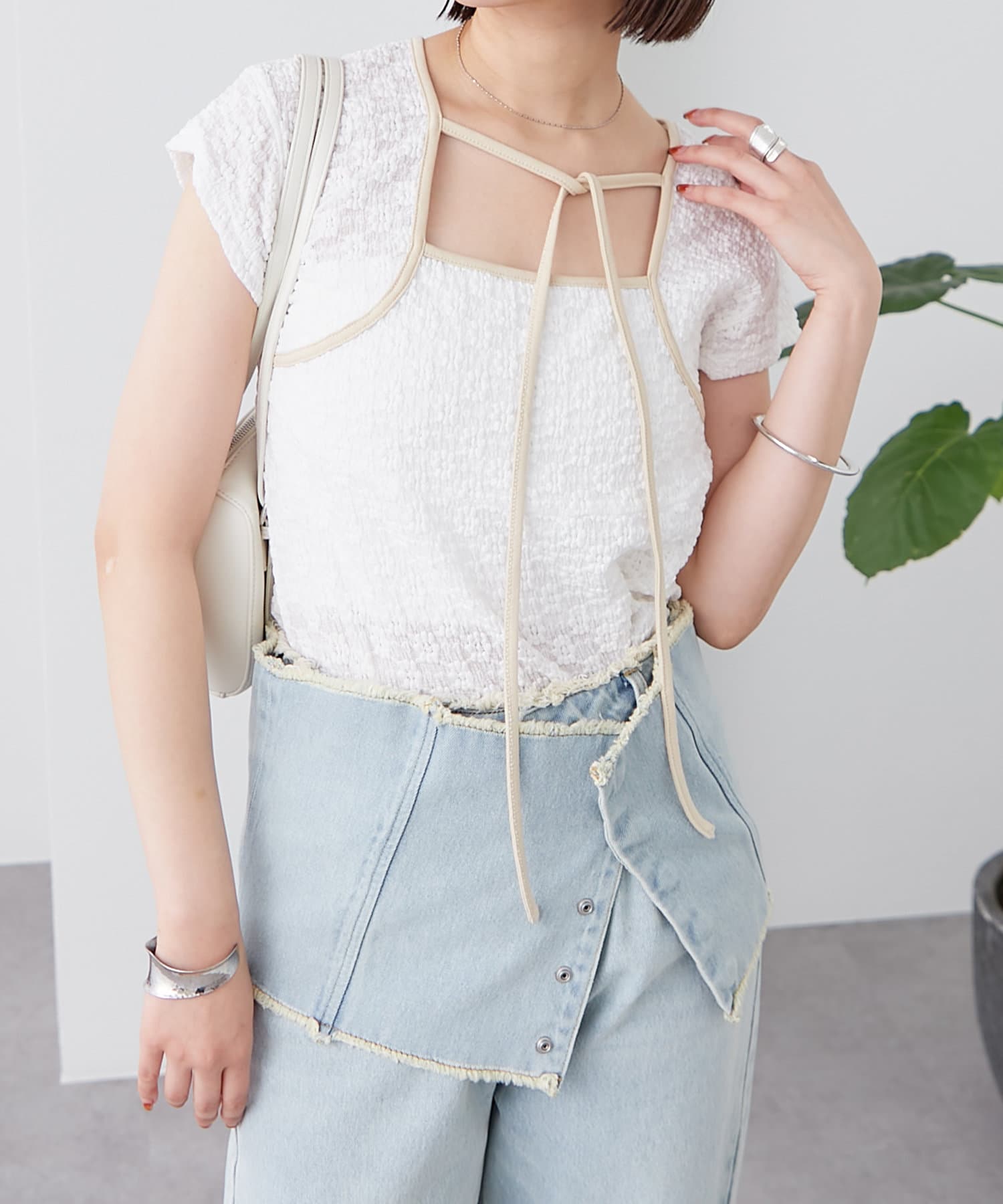 リボンがキュート♡おでかけにピッタリなカットソーが登場※商品画像がサンプルのため、実際の商品と異なる箇所がございます。・ブルーの実際の商品が画像より色味が多少薄い色味となります。●デザインシンプルなデ