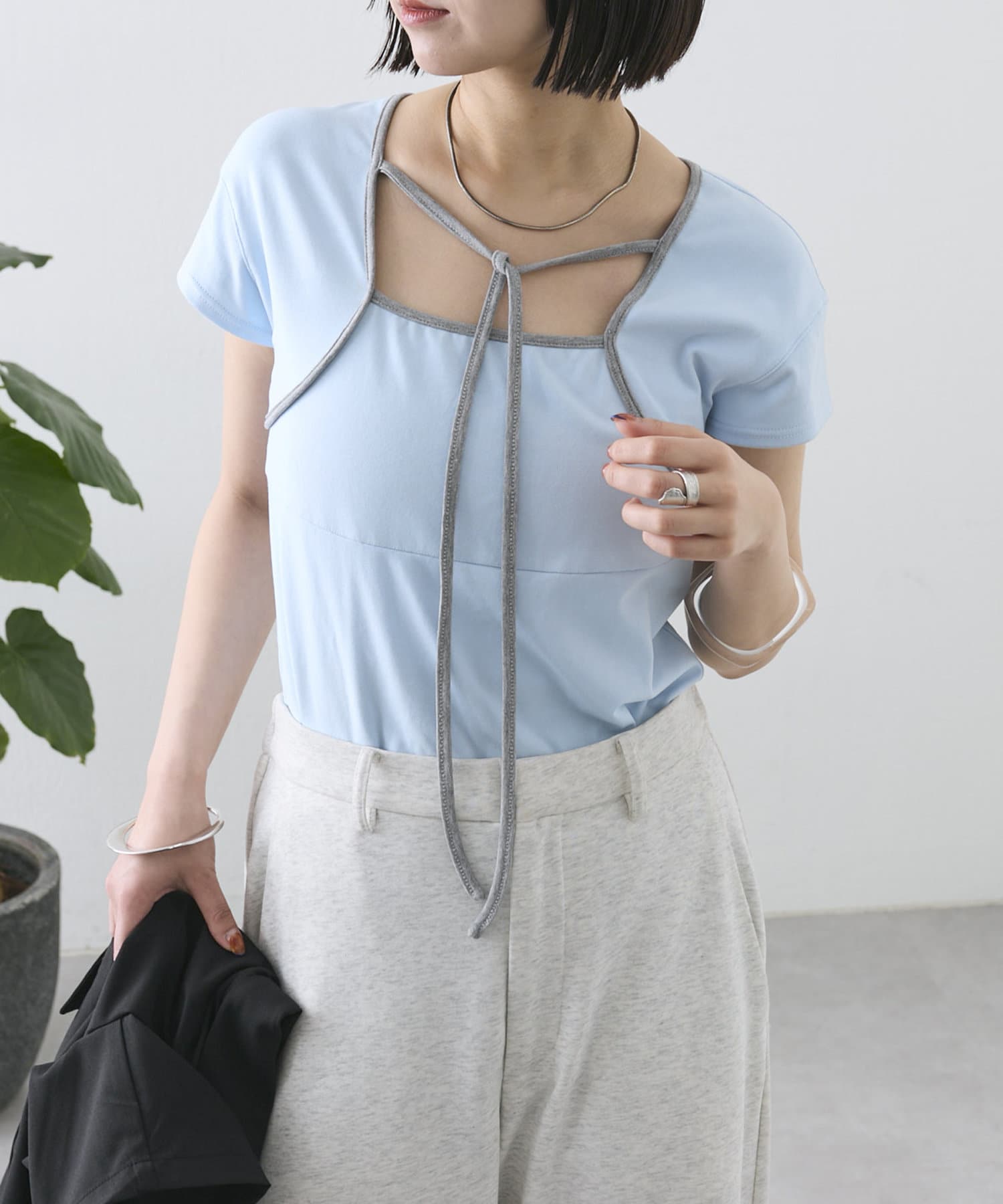 リボンがキュート♡おでかけにピッタリなカットソーが登場※商品画像がサンプルのため、実際の商品と異なる箇所がございます。・ブルーの実際の商品が画像より色味が多少薄い色味となります。●デザインシンプルなデ