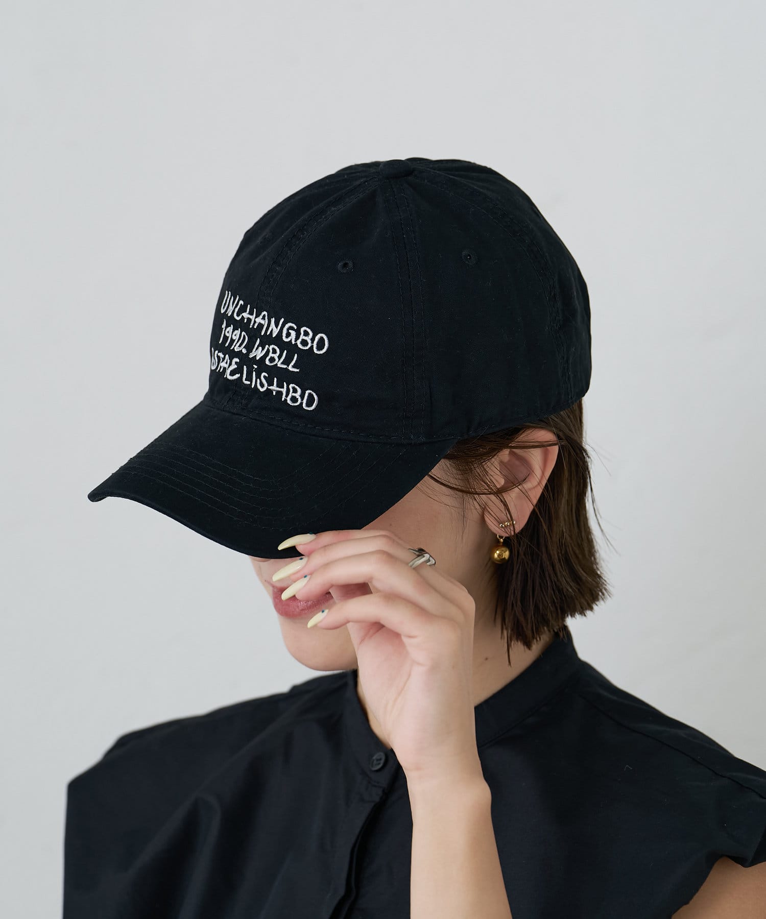 【2025SS】フロントのロゴ刺繍デザインが目を惹くキャップ【POINT】・フロントのロゴが可愛い・後ろのベルトでサイズ調節ができるのも嬉しいポイント・肌触りのいいキャップ・オールシーズン定番で着用可