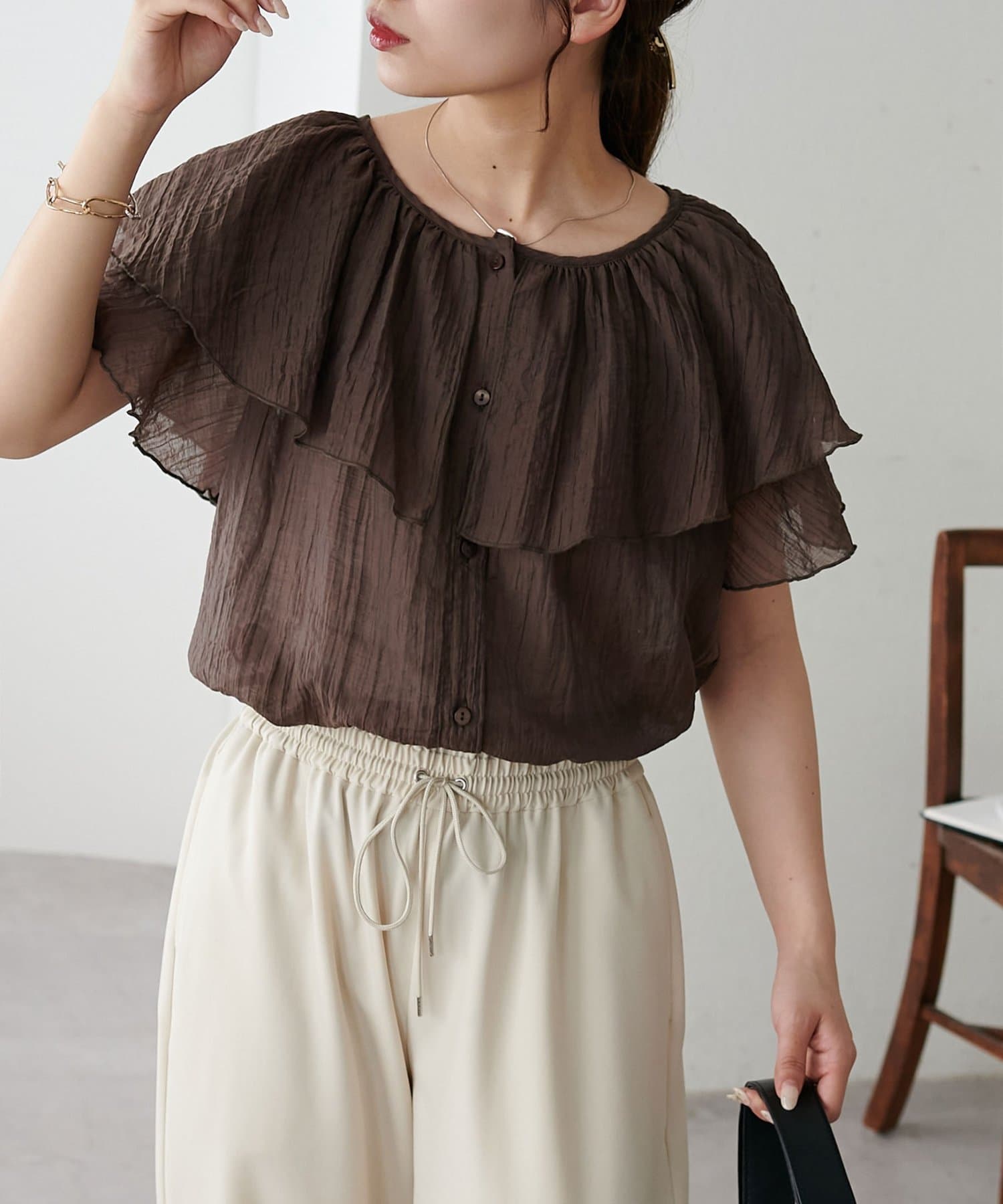 DISCOAT(ディスコート) 【着映え◎／新色追加】フリルカラーブラウス《WEB限定》