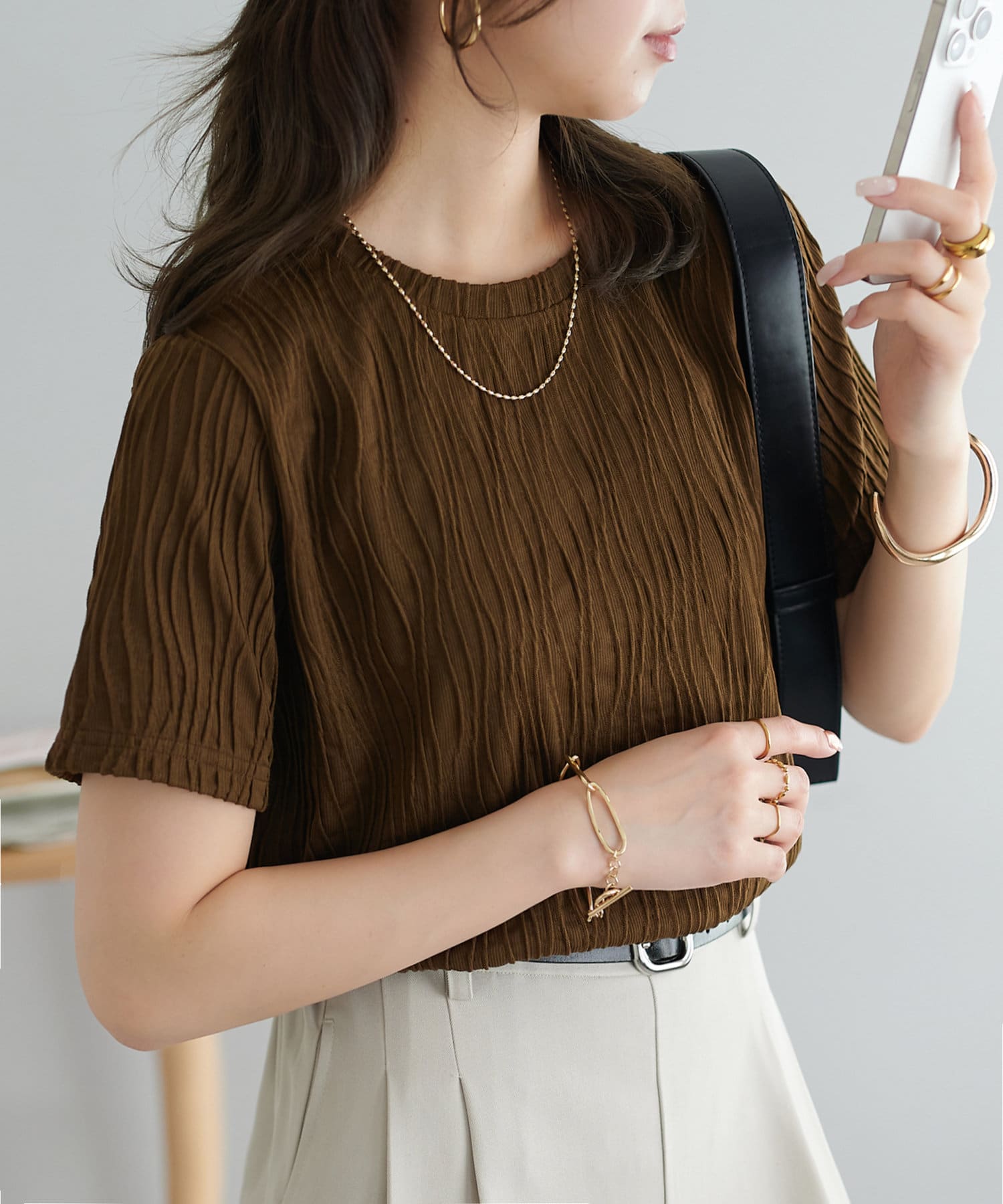 どんなコーデとも楽しめる♪コーデの幅が広がるトップス！！●デザインシンプルなシルエットながらコーデのポイントになるアイテム〇ジャガードのデザインがきれい見えも叶えてくれます。コンパクトすぎず程よいゆと