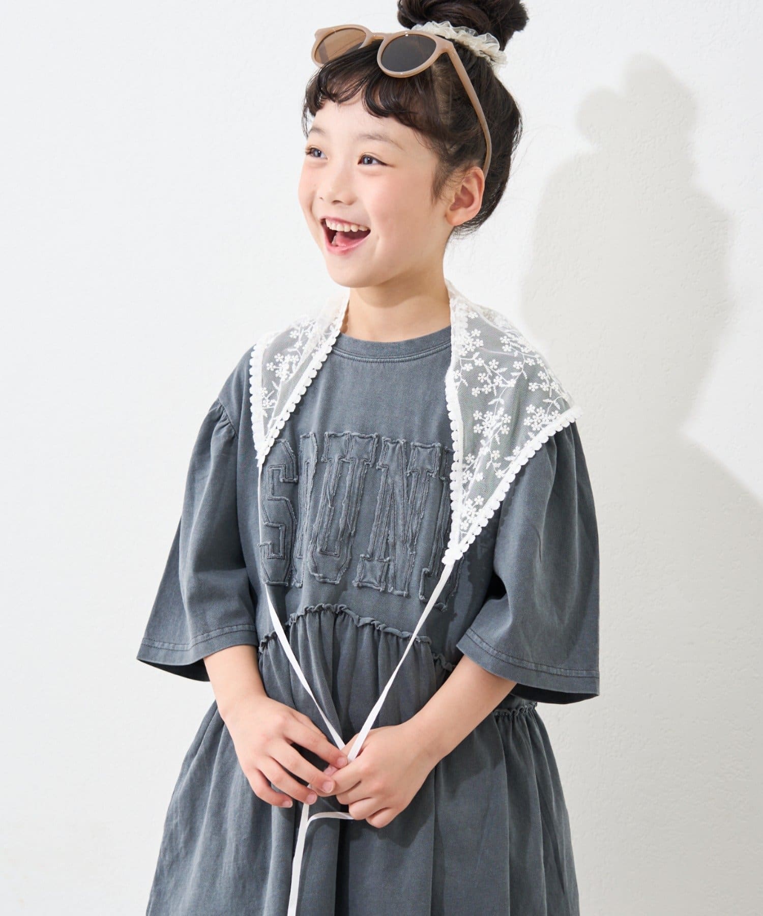 ふわっとシルエットがかわいい♡さりげないロゴが魅力のミニワンピース■デザインピグメント加工を施し、ヴィンテージライクな雰囲気に！袖がさりげなくパフスリーブになっているので、女の子らしさをプラスしてくれ