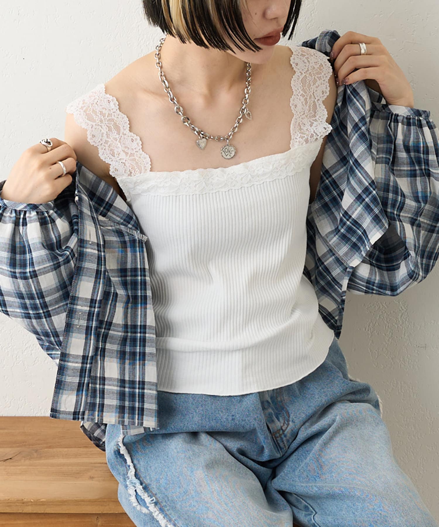 1着は持っておきたいインナー！▼デザイン・大きめレースが華やかで上品なキャミソール。・柔らかく伸縮性のある生地で程よいフィット感と着心地が◎・裾のメロウ加工もカワイイ♡▼コーディネート・スクエアネック