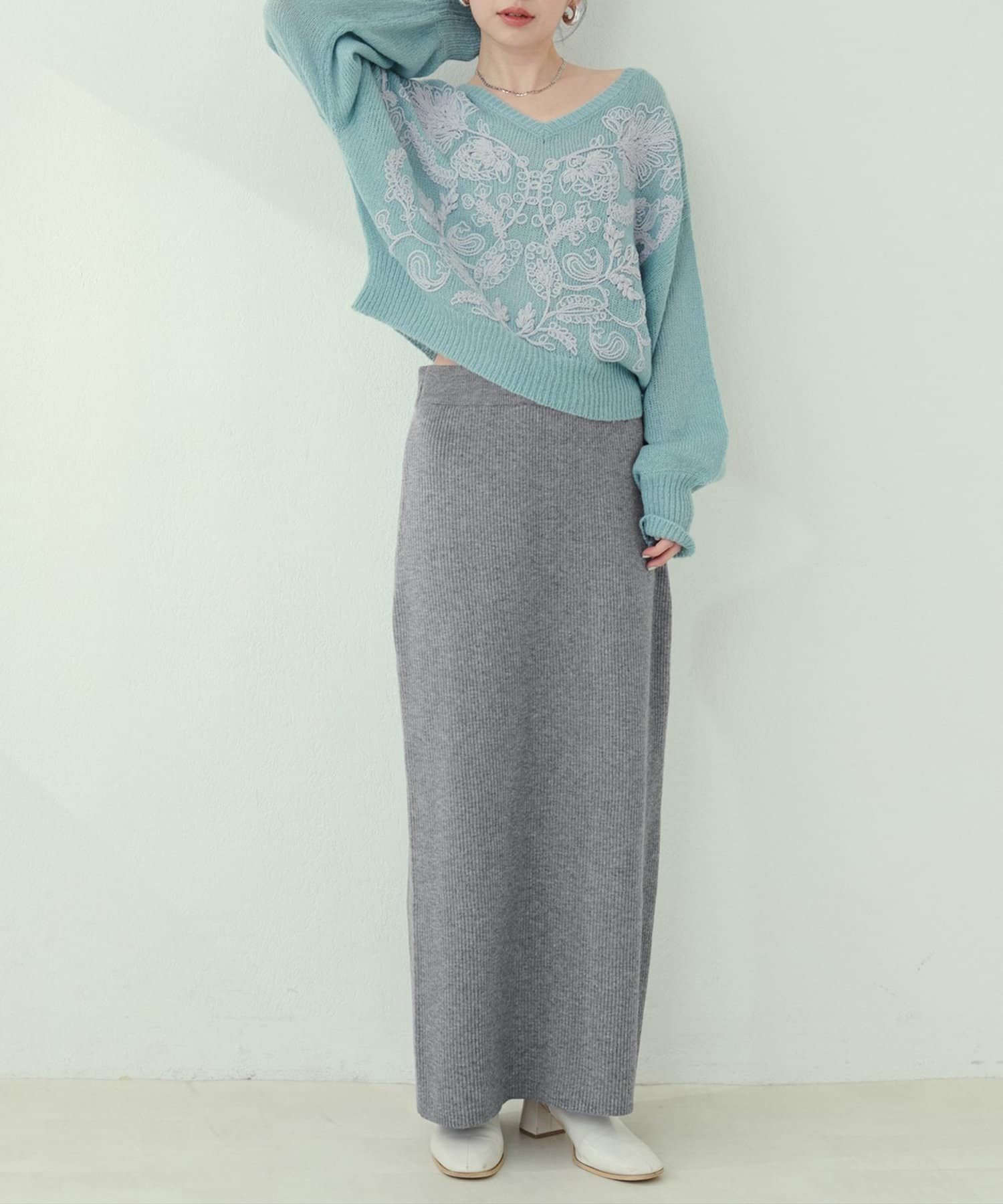 【2025SS natural couture】すっきりとしたラインでトップスを選ばないリブニットスカート■DesignIラインシルエットが華奢見えを叶えるリブニットスカート。タイト過ぎずボディライン