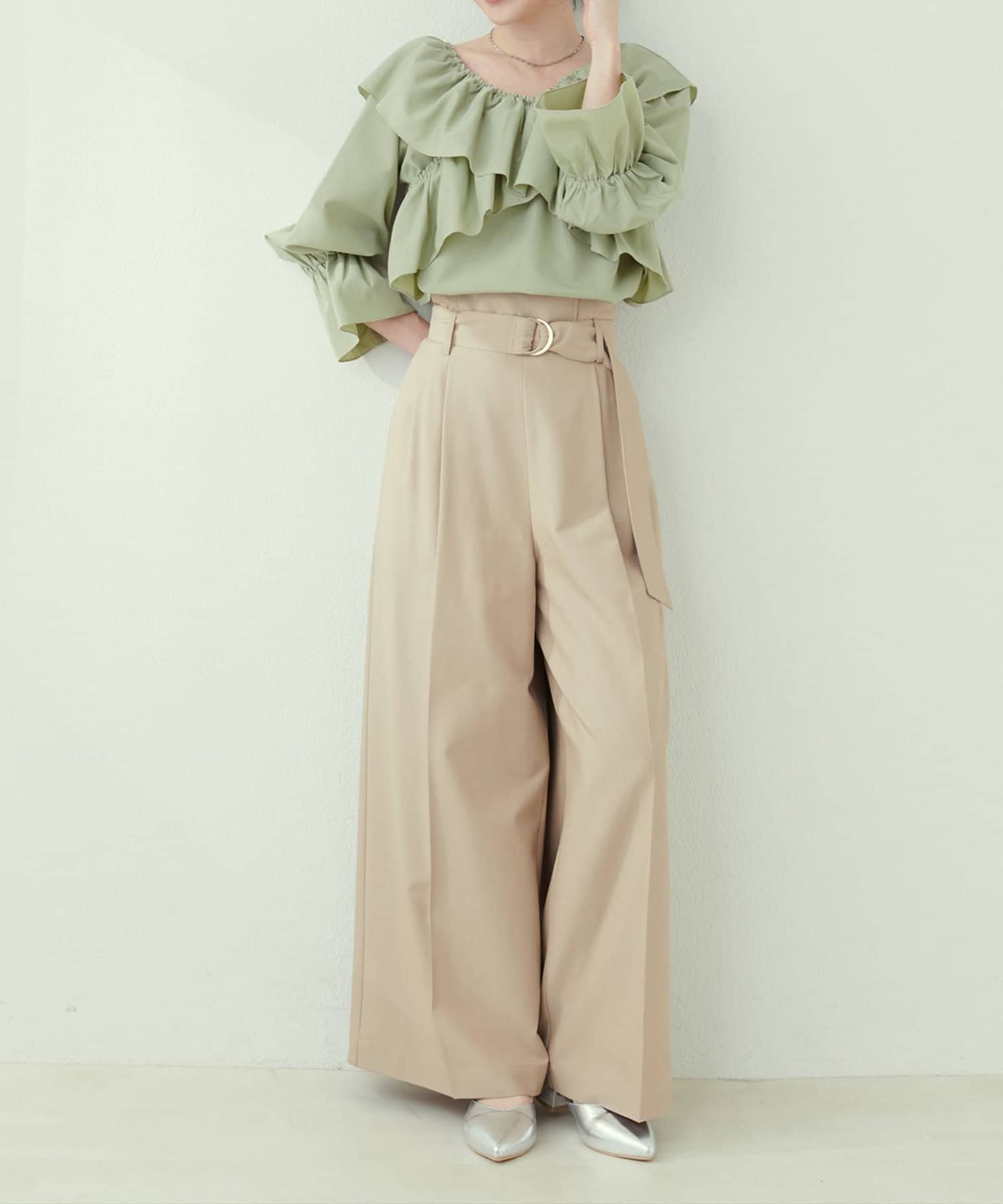 NICE CLAUP / OLIVE des OLIVE OUTLET(ナイスクラップ  / オリーブ デ オリーブ アウトレット) 【natural couture】クロスフリルデザインブラウス