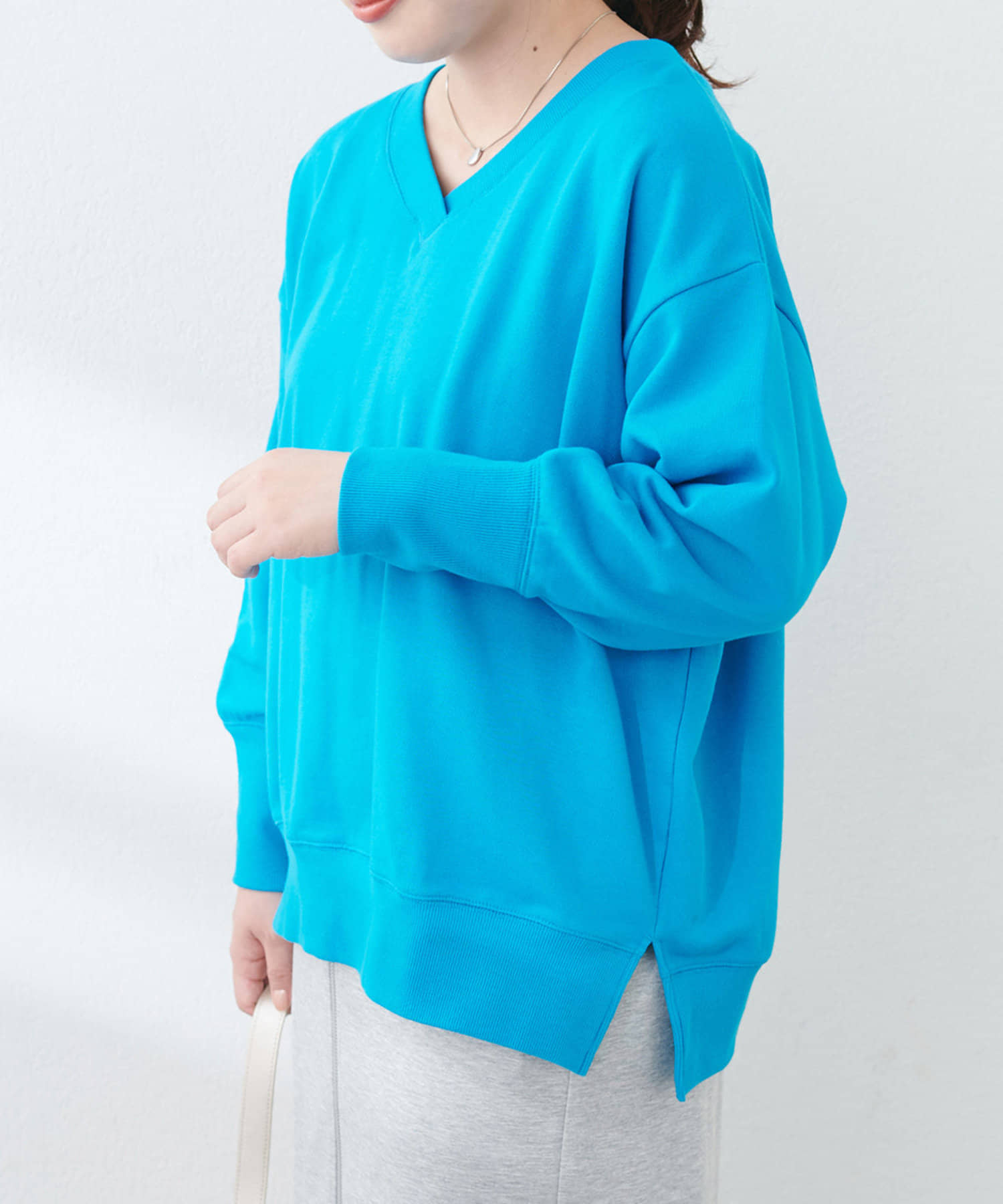 【2025SS natural couture】人気インフルエンサー：akoのリバイバルアイテム！■Design　昨年も好評だったスウェットがリバイバルしました！定番の白とチャコールは昨年と同じ。また