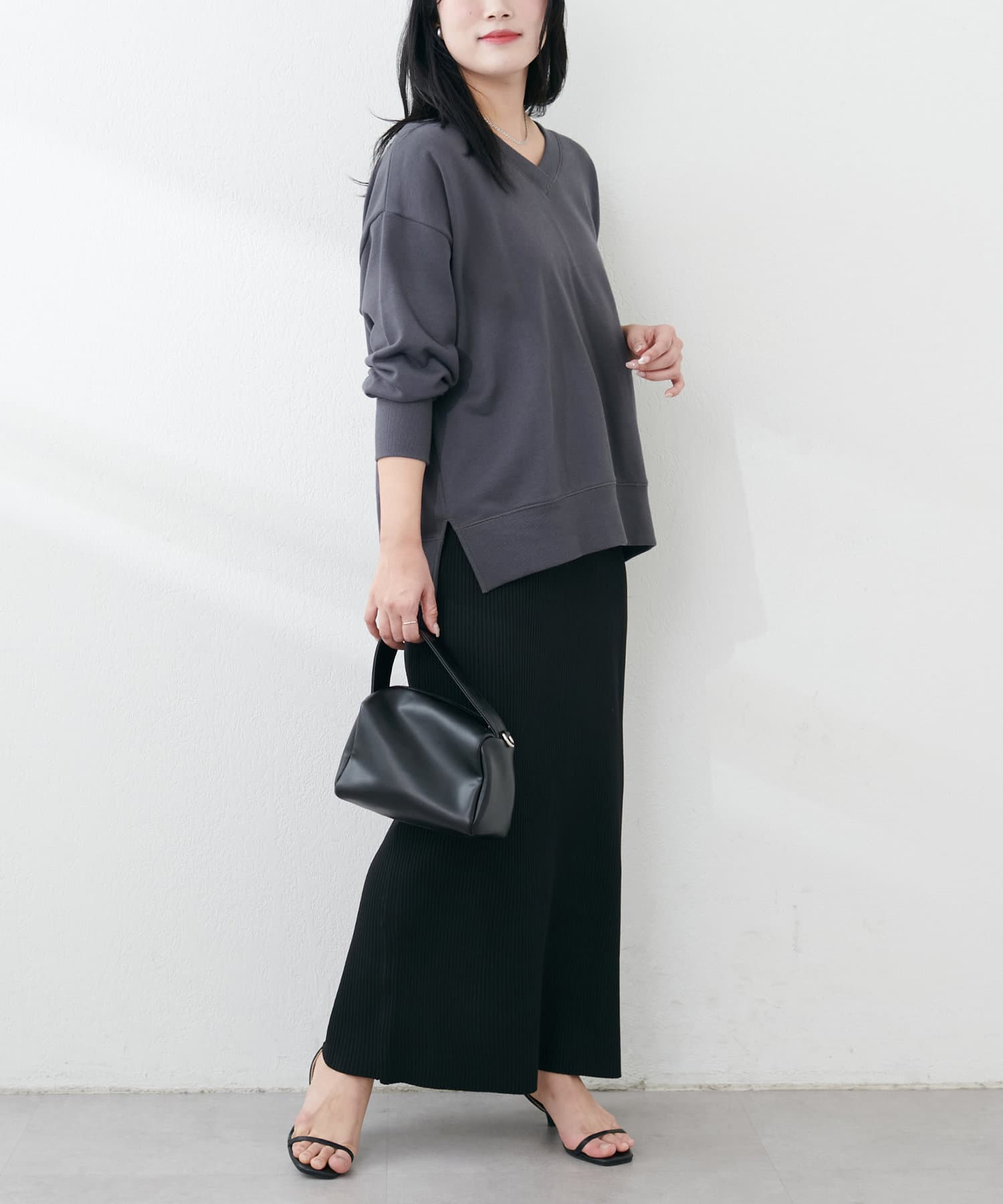 NICE CLAUP / OLIVE des OLIVE OUTLET(ナイスクラップ  / オリーブ デ オリーブ アウトレット) 【natural couture】Web限定 /【ako】スリット付きVネック裏毛プルオーバー