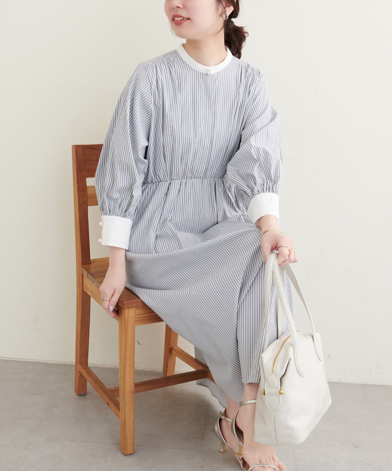 【2025SS natural couture】一枚で主役になれるパールボタンシャツワンピWEB限定カラー：オフホワイト■Design　首元と袖元のパールが上品なアクセントを添えているシャツワンピース