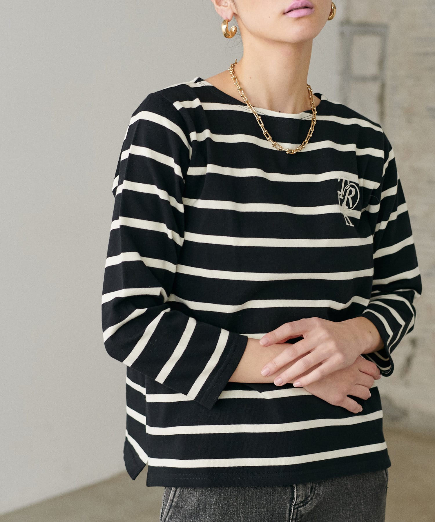 【2025SSLARUTA】厚盛りちびロゴ刺繍ロンT■DesignLARUTAの大人気の定番ベーシックなシルエットのロンT。カジュアルなアイテムながらも胸元の小さめなLARUTAの刺繍が可愛らしさをプ