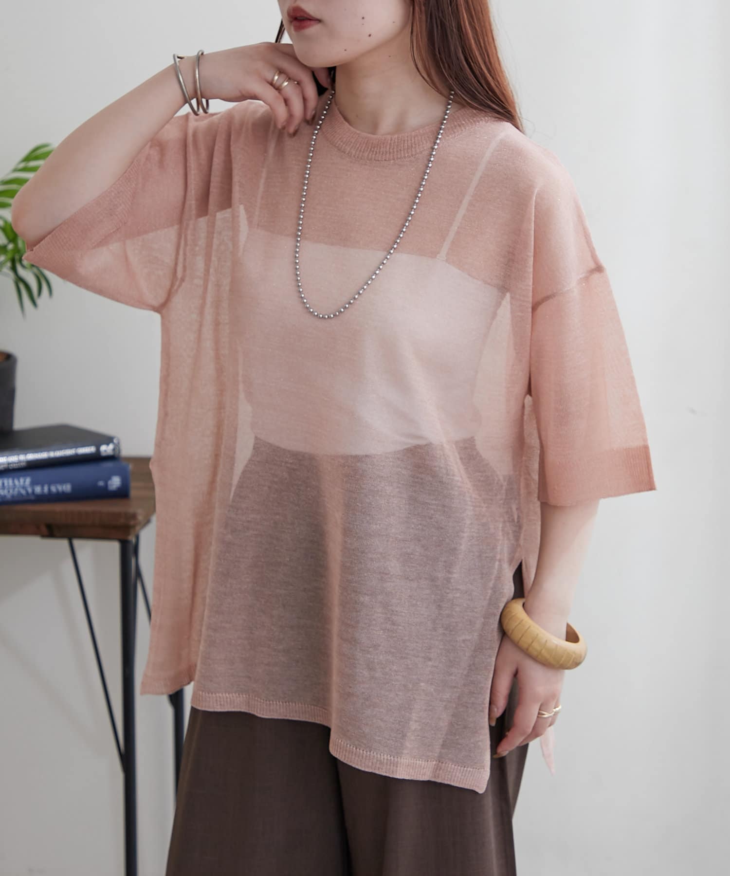 2024 SUMMER WEB LIMITED ITEM何枚でも欲しくなるこの夏活躍間違いなしのシアーカットソー■Design・この夏大活躍間違いなしのラメカットソー。・透け感だけでなくラメをプラスす