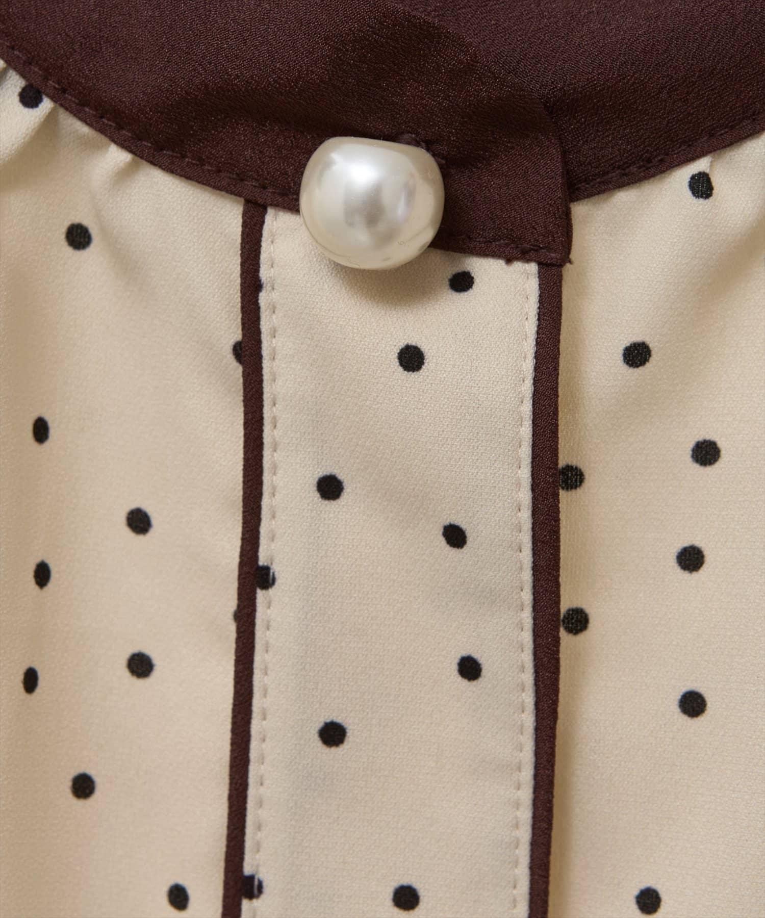natural couture(ナチュラルクチュール) 【WEB限定】パール釦ポイントバイカラーフレア5分袖ブラウス