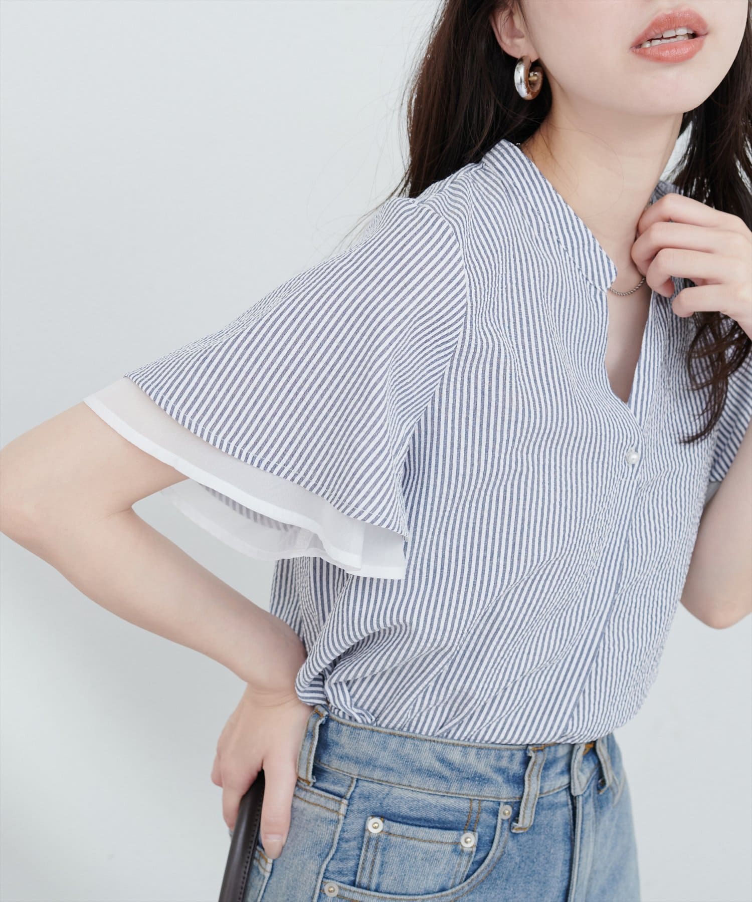 【2025SS natural couture】袖口シアーパール釦スキッパーブラウス■Design上品な二層の袖が魅力的で軽やかな着心地のブラウス。パッと目を惹く二層になった袖のデザインが繊細で女性ら