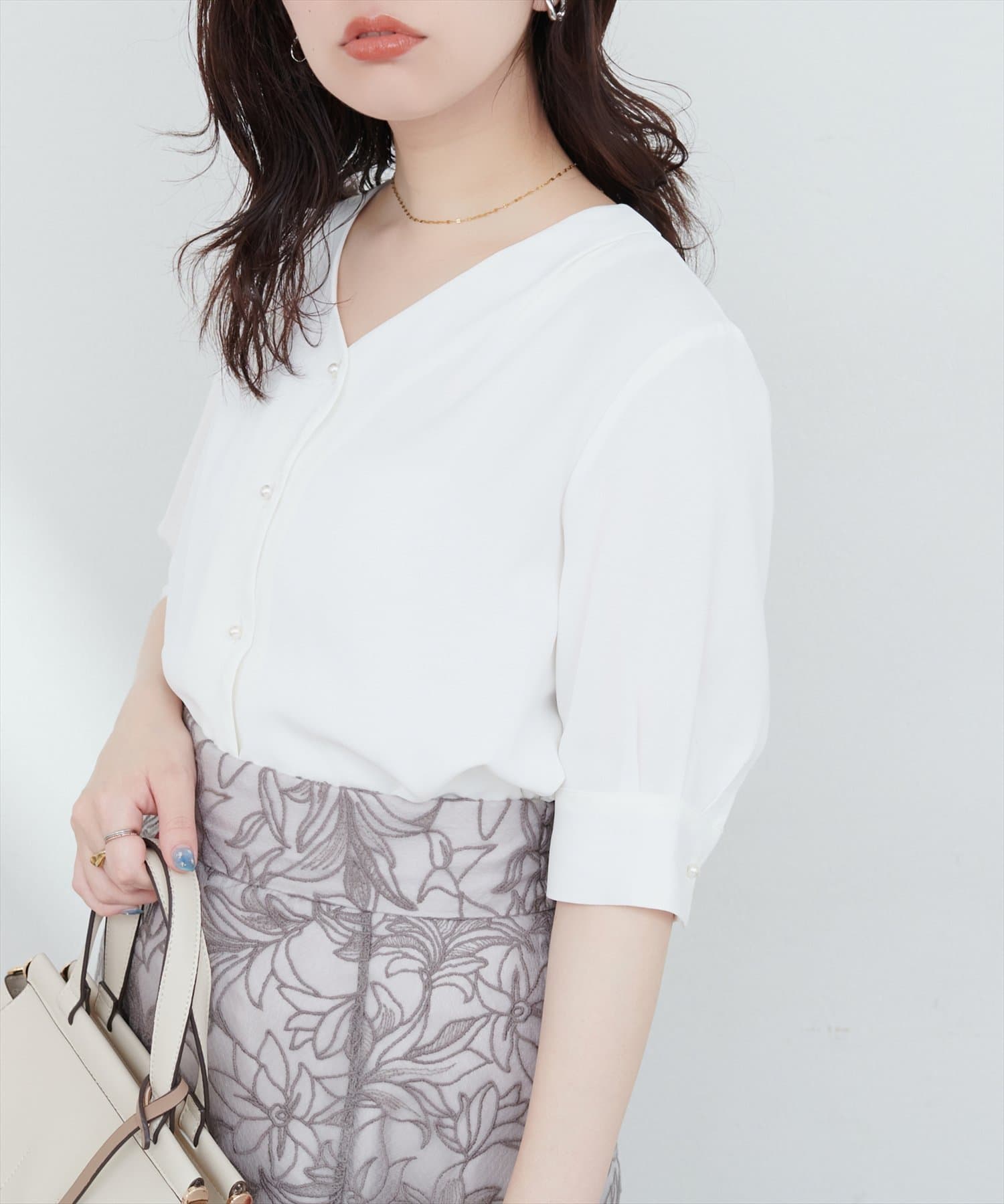 美品＊23区 パールモチーフVネックブラウス 48 大きいサイズ