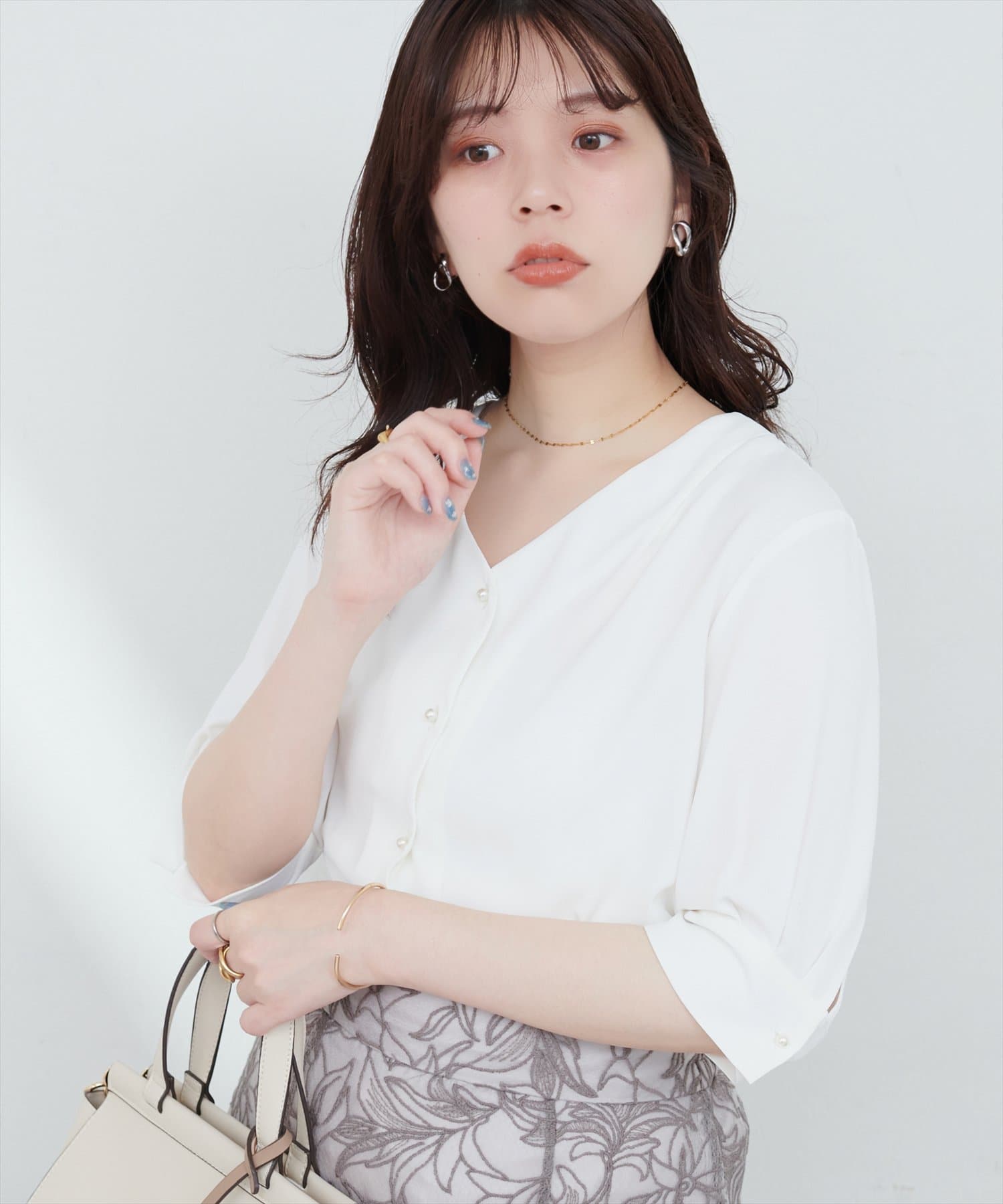 パール釦Vネック5分袖ブラウス | natural couture(ナチュラル