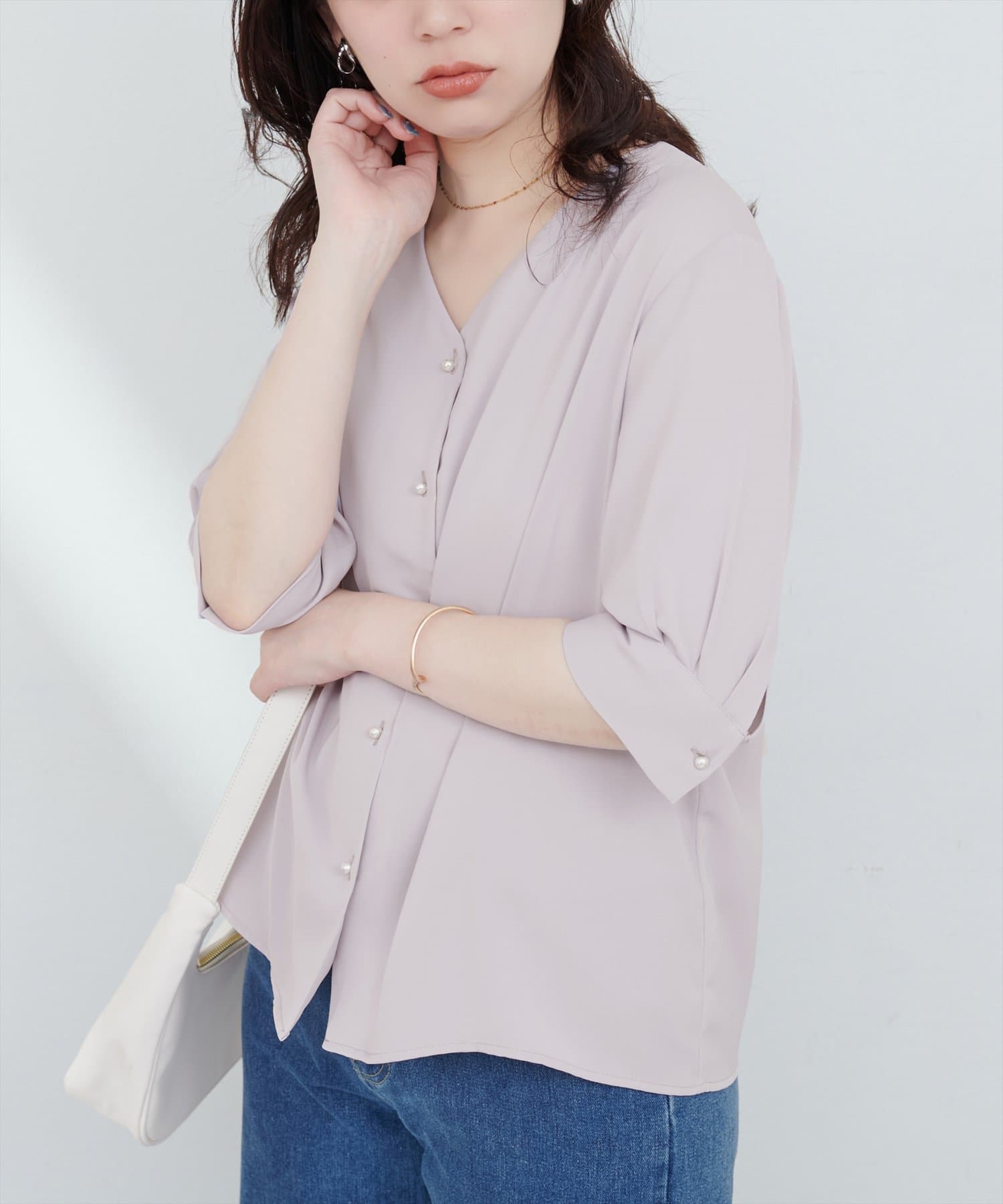 natural couture(ナチュラルクチュール) パール釦Vネック5分袖ブラウス