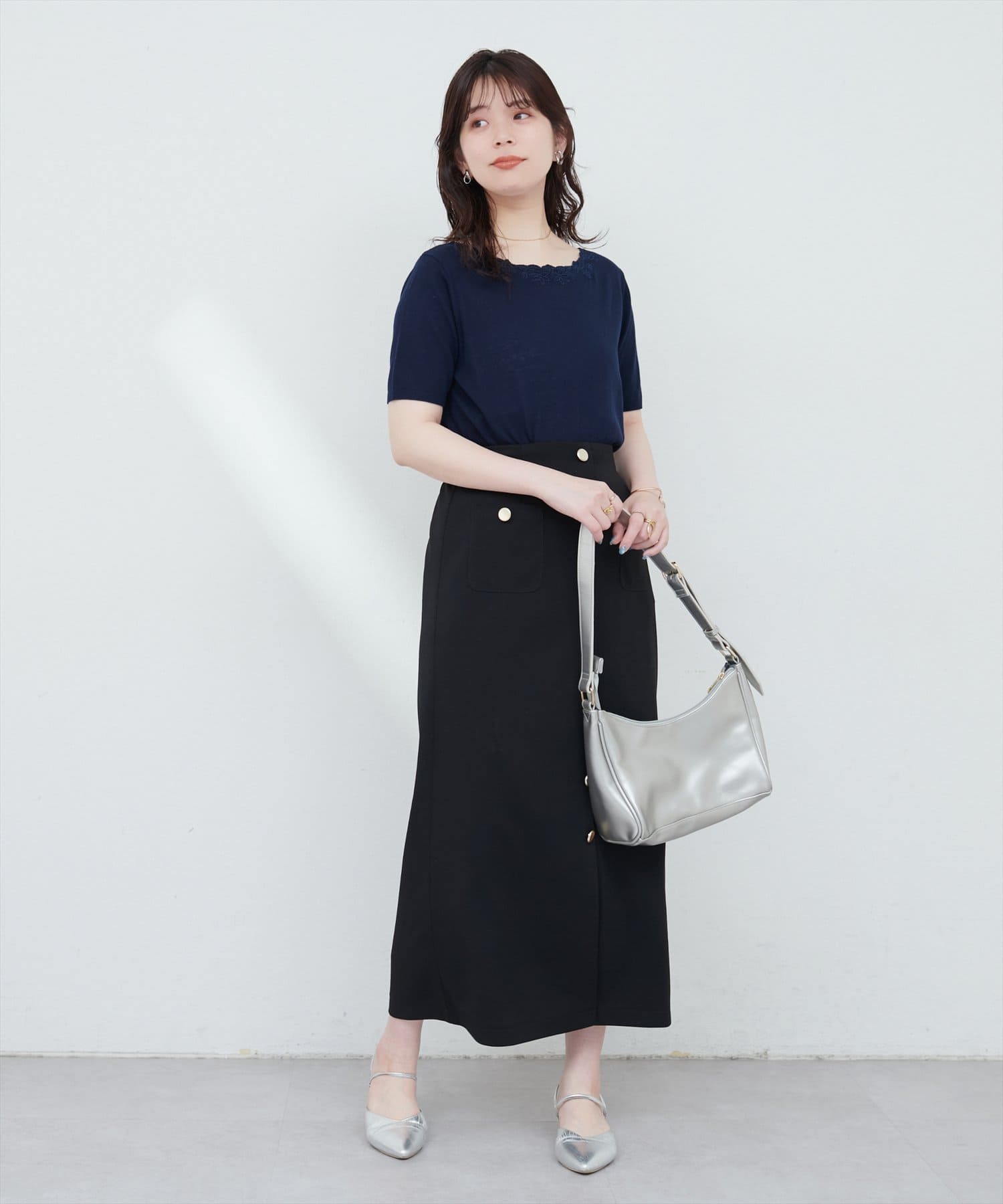 natural couture(ナチュラルクチュール) 花刺繍ネック+Vネック2WAYニット