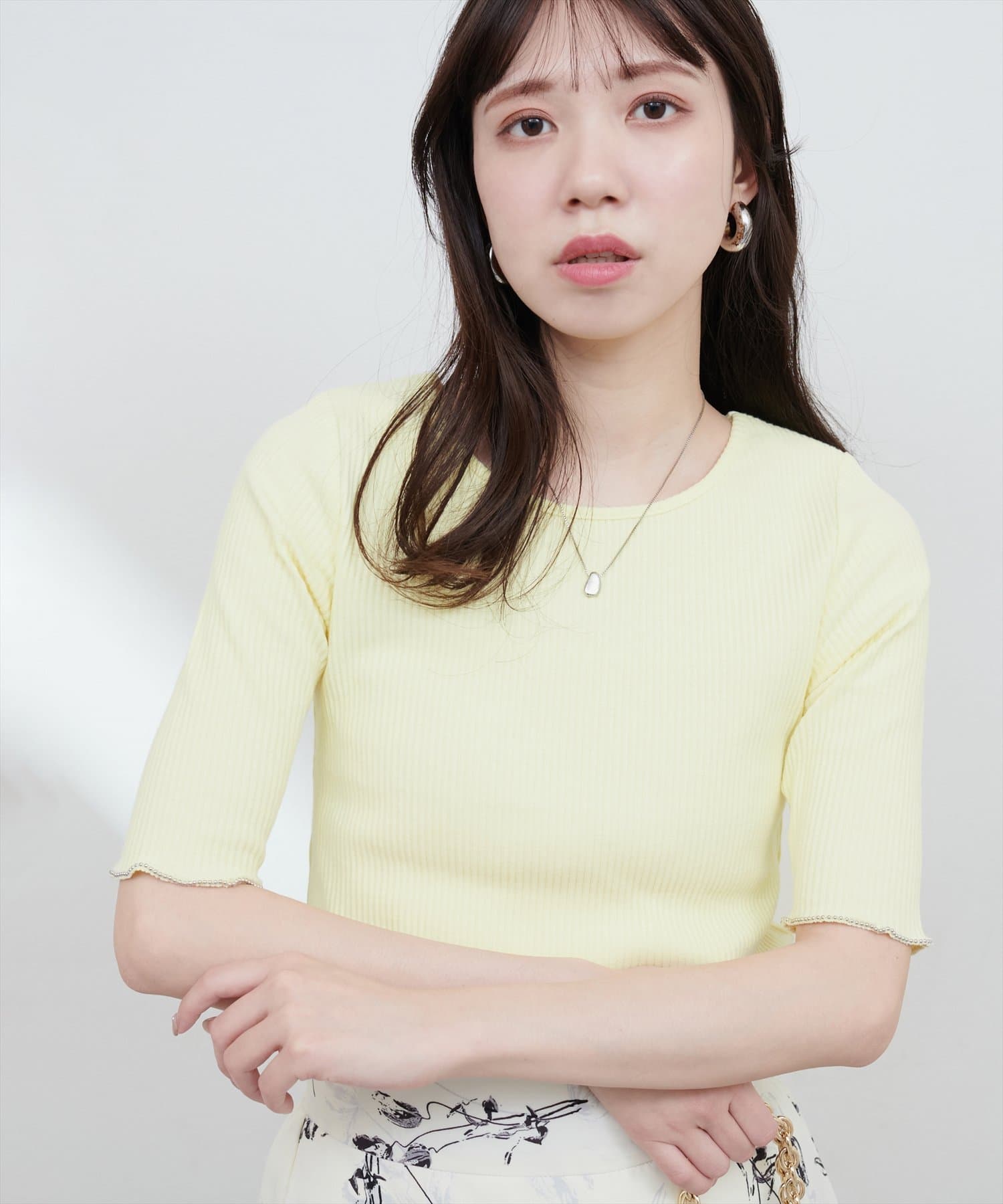【2025SS natural couture】ボールトリム細リブカットTOPS■Design袖の先端にメタルボールチェーンのついた繊細なデザインのカットトップス。1枚でも、インナーとしても使える万能