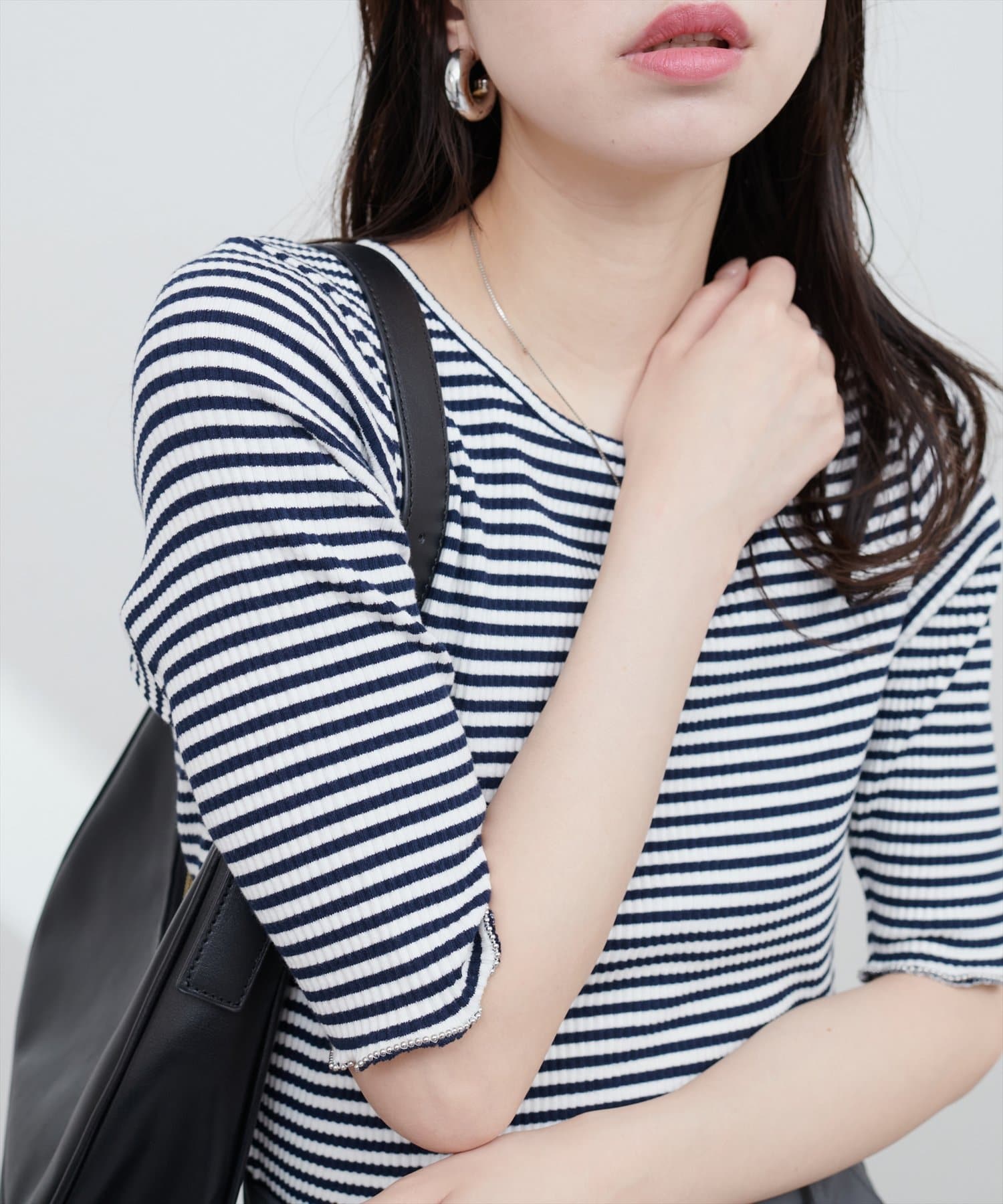 【2025SS natural couture】ボールトリム細リブカットTOPS■Design袖の先端にメタルボールチェーンのついた繊細なデザインのカットトップス。1枚でも、インナーとしても使える万能