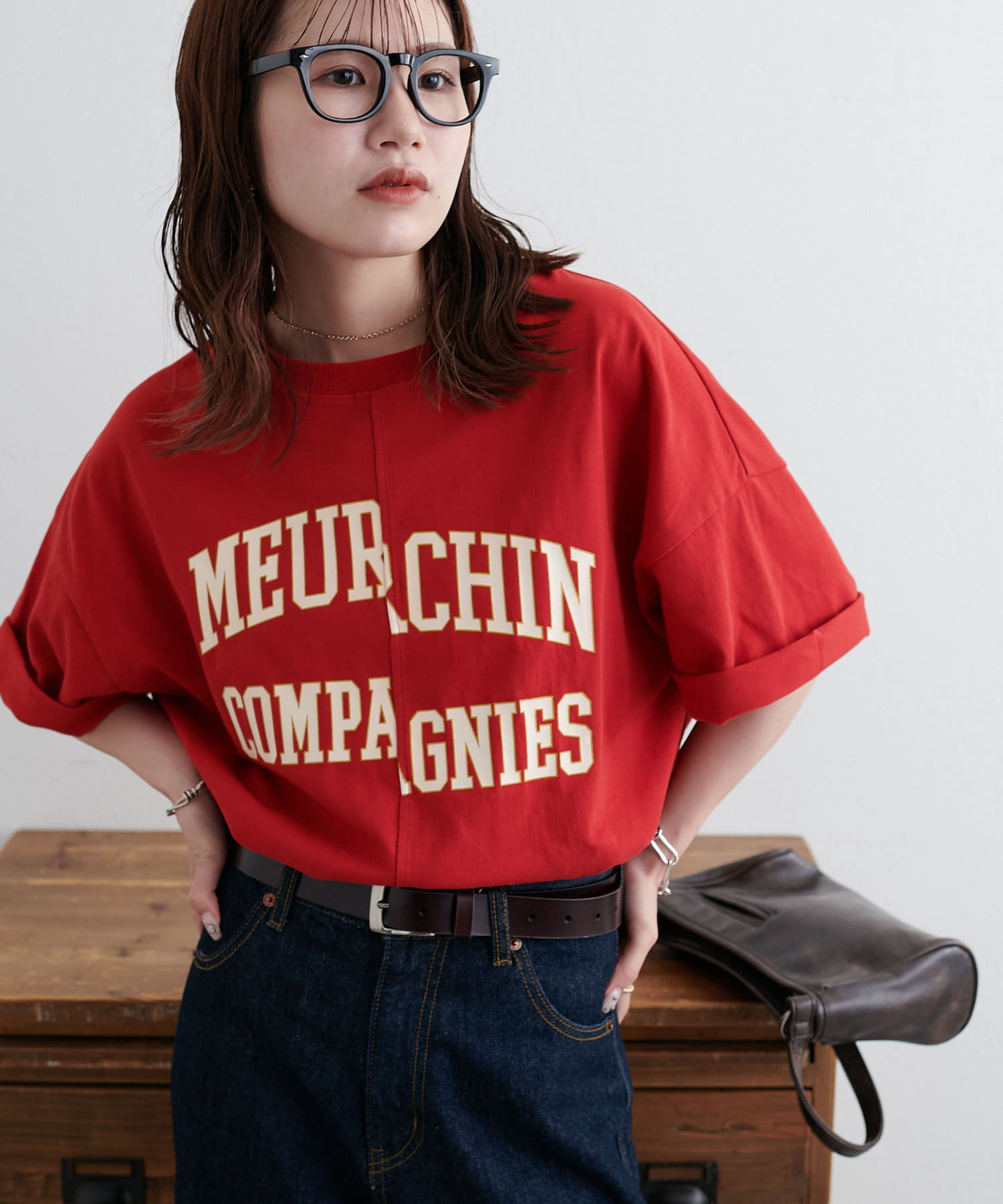 センターで切り替えたリメイク風のデザインが目を惹くTシャツ●デザインまるで2枚のTシャツを縫い合わせたようなリメイク風の切り替えデザイン。シンプルながらも一癖あるディテールが個性を演出してくれます。胸