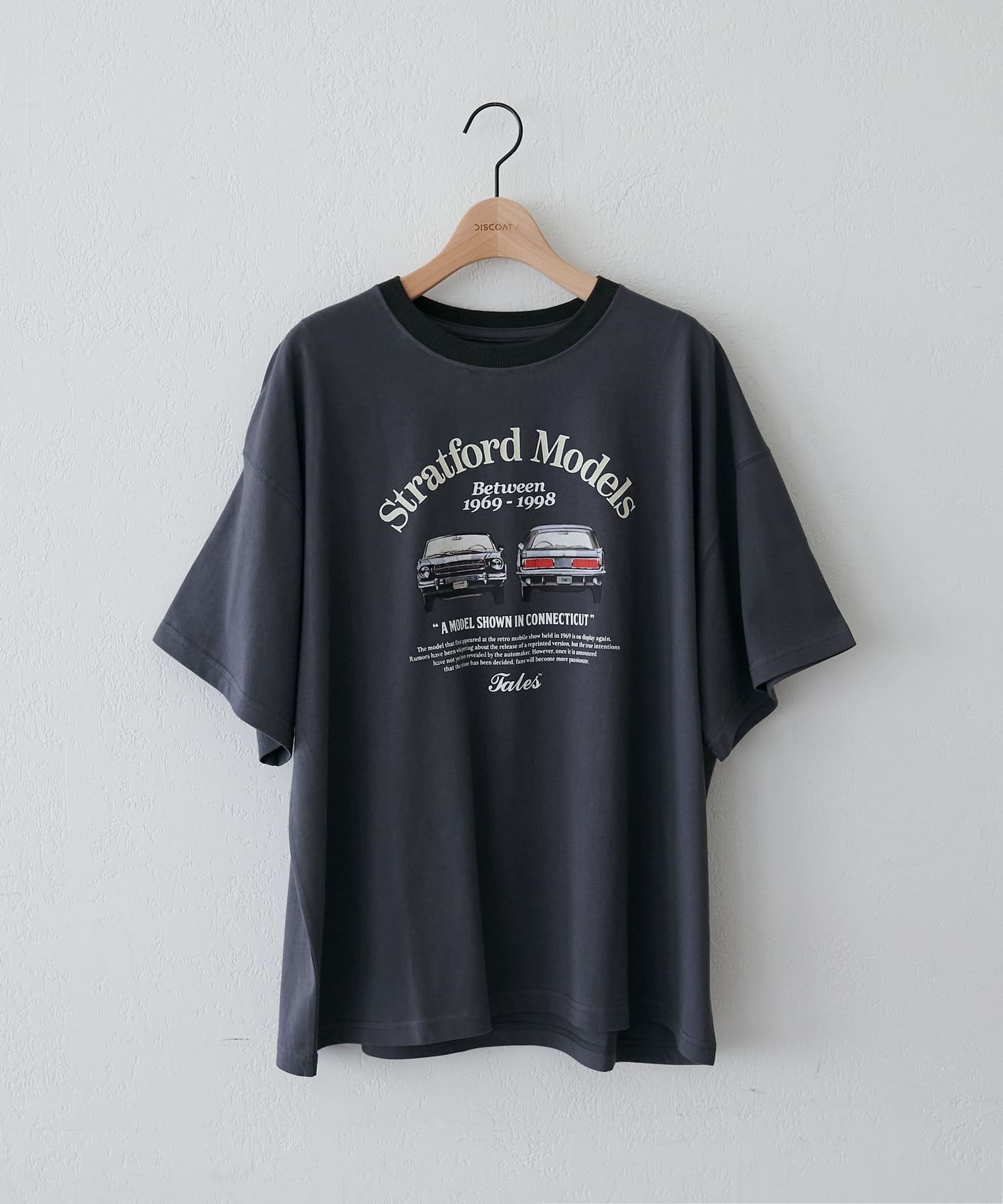 レトロな一枚でこなれた着こなしに！●デザインヴィンテージカーのグラフィックと英字ロゴが目を惹く、レトロな雰囲気漂うリンガーTシャツ。襟元は配色デザインのリンガーネック仕様で、古着風のニュアンスをプラス