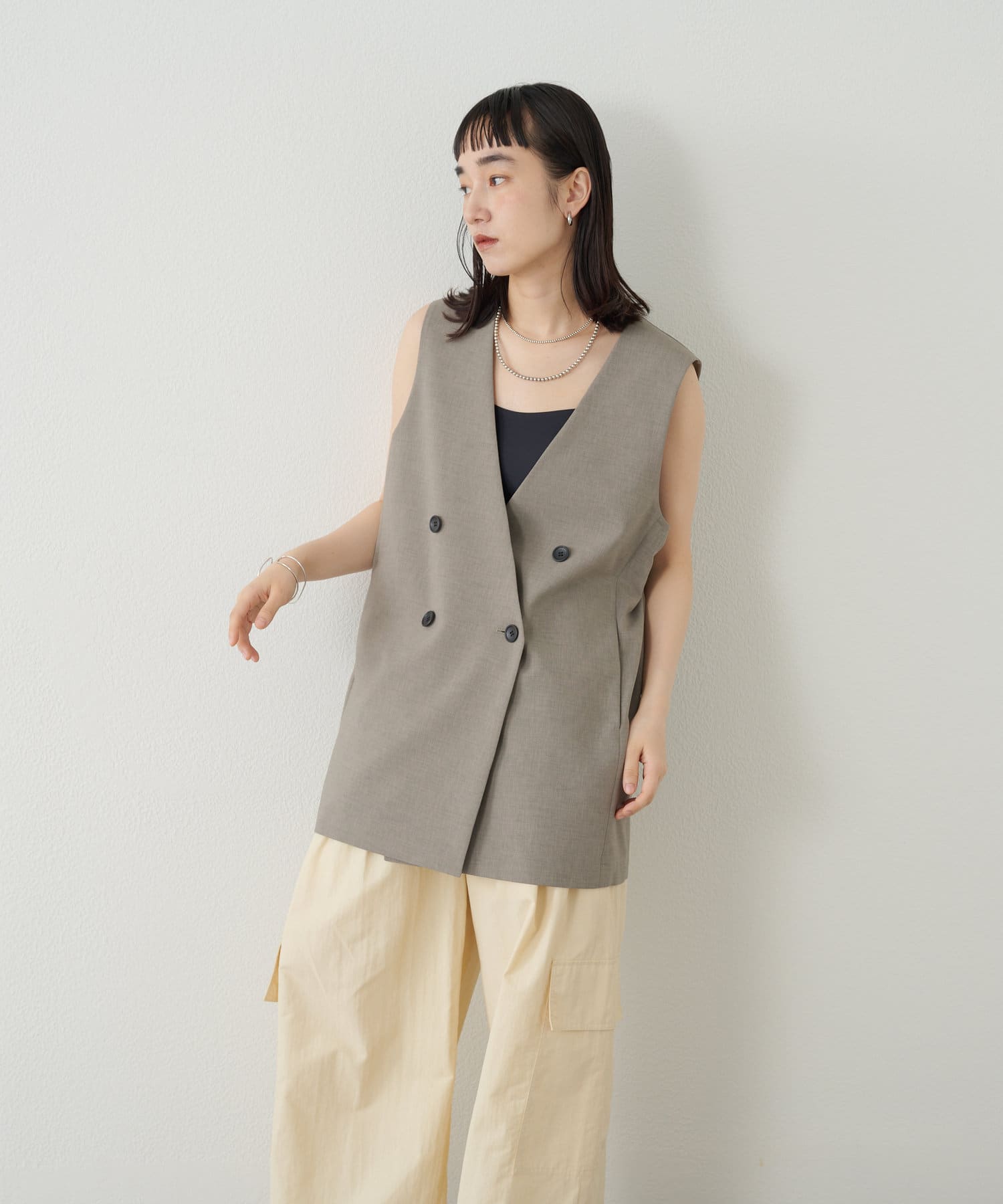 新品　ベージュ　【Omekashi】ノーカラーリネンジャケット Omekashi（オメカシ）の「リネンノーカラージャケット（ノー