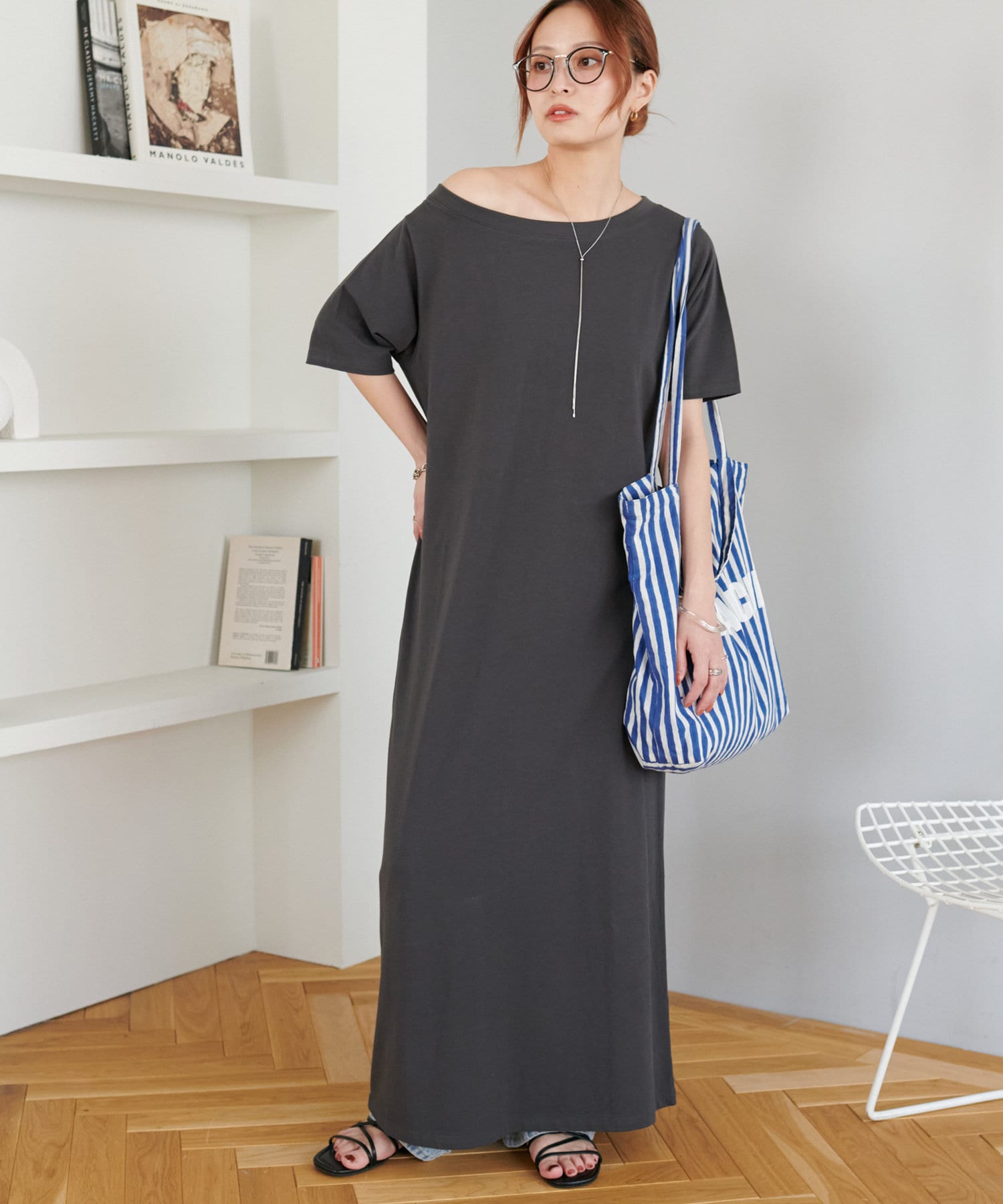 ゆるっとラフに、ワンショルで叶える抜け感スタイル⚫︎デザイン抜け感たっぷりのワンショルダーデザインがポイントのカットワンピース。シンプルながらも女性らしい肌見せが叶い、1枚でサマになるアイテムです！ゆ
