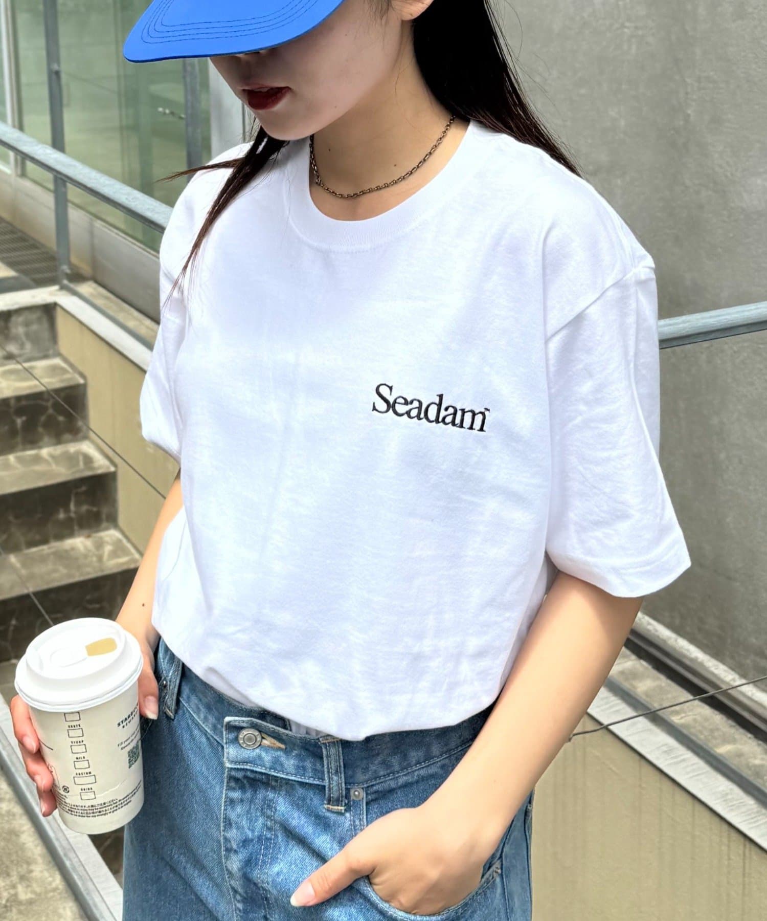 さりげないロゴ刺繍がポイント!!一枚で着ても、インナーとして着ても使えるデイリーアイテム■デザイン・フロントに施した配色ロゴ刺繍がさりげないアクセントになるデザインです。・肌あたりの良いコットン素材を