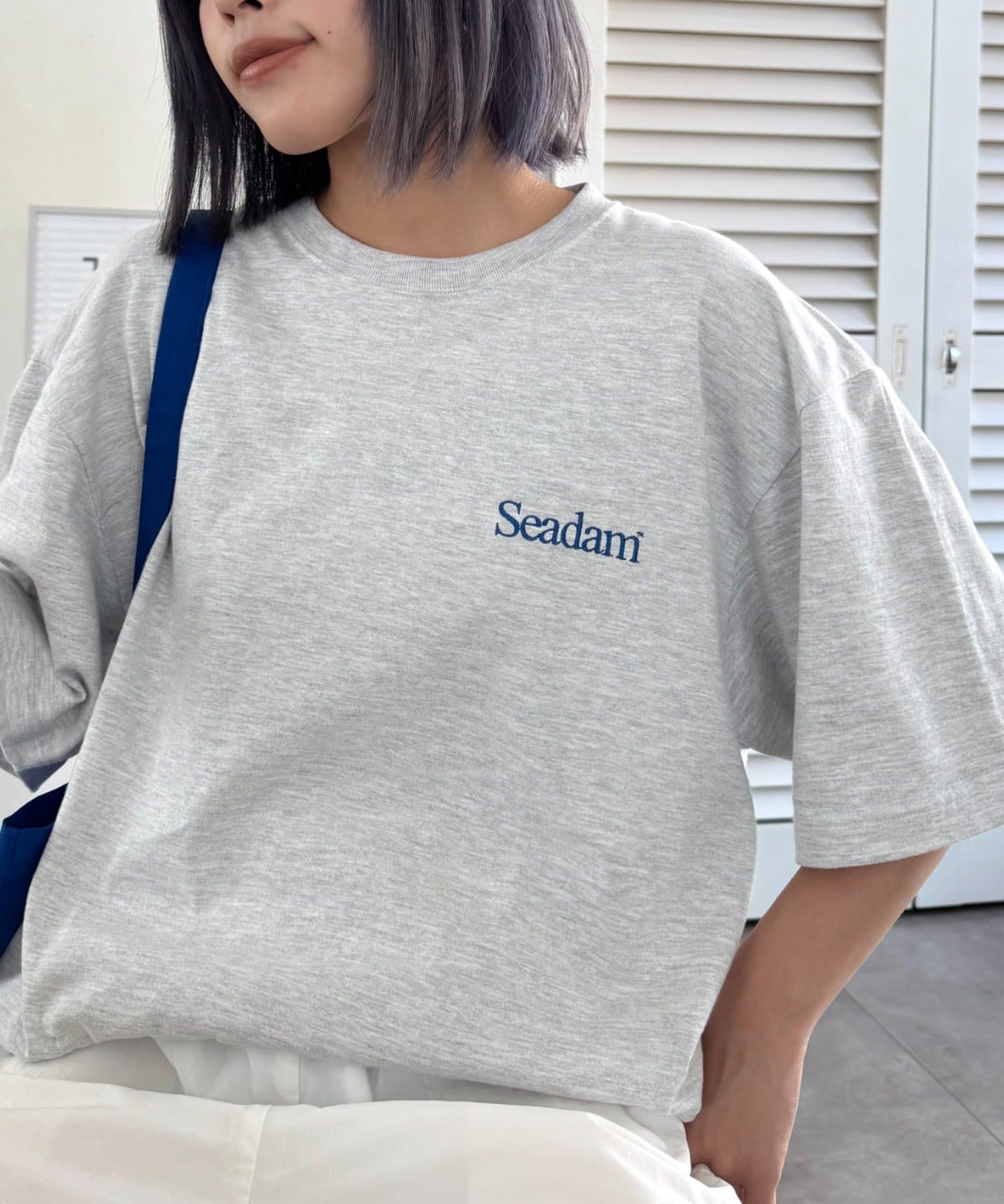 さりげないロゴ刺繍がポイント!!一枚で着ても、インナーとして着ても使えるデイリーアイテム■デザイン・フロントに施した配色ロゴ刺繍がさりげないアクセントになるデザインです。・肌あたりの良いコットン素材を