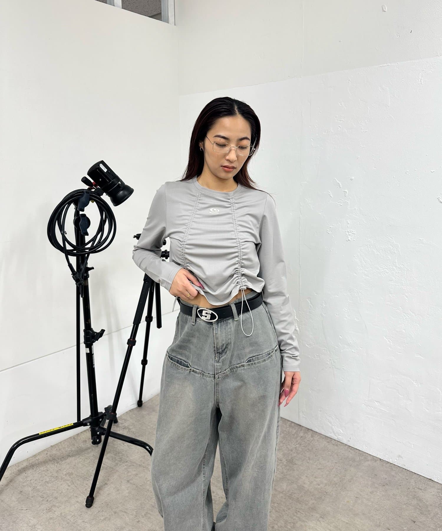 ドロストがおしゃれ見えするおしゃれトップス■人気につき完売の為再生産！先行予約を実施中！color OFF/GRY/BLK再入荷予定日5月15日■design・24SSから登場したニューロゴが刺繍のワ