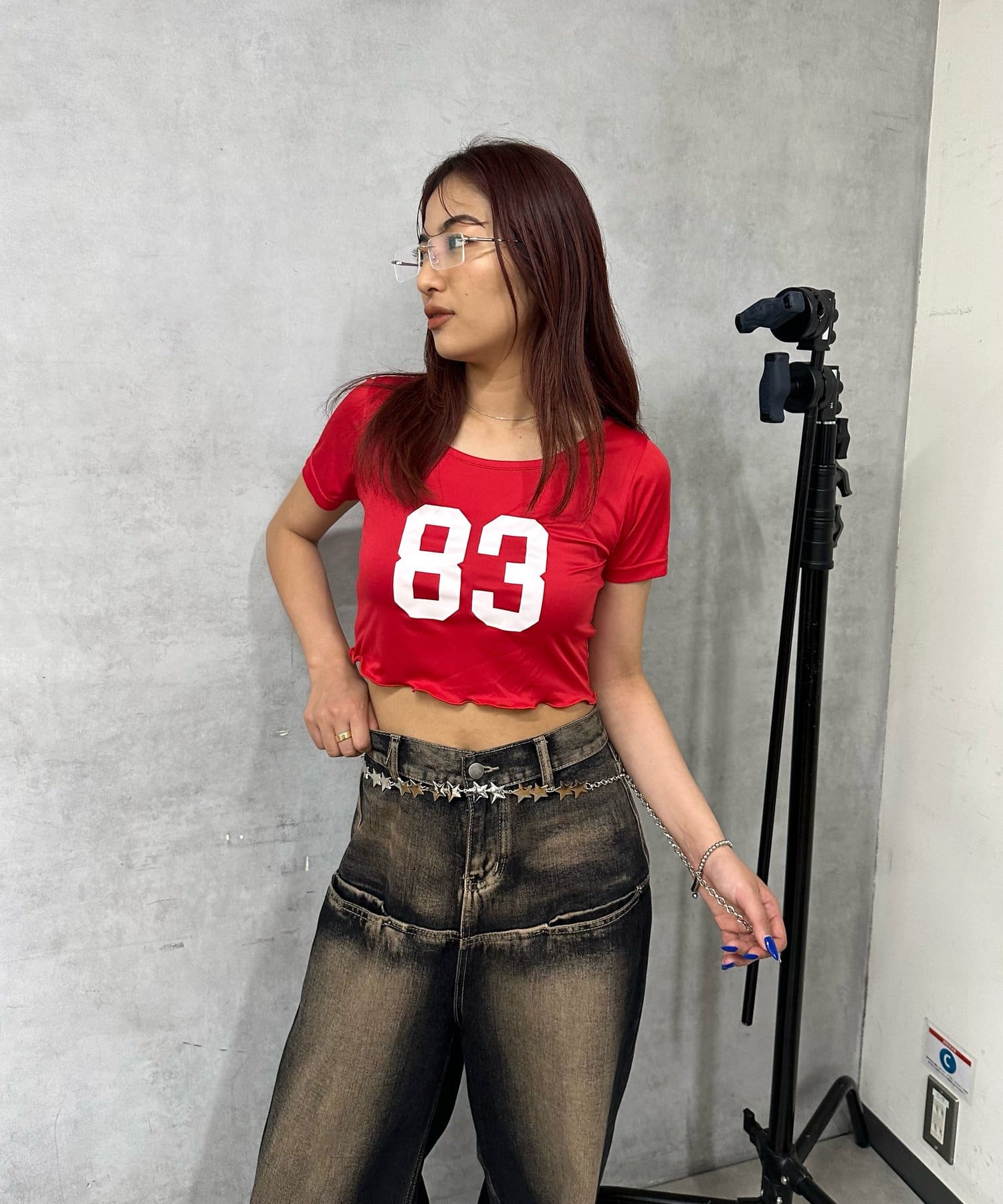 今季トレンドのスポーツミックススタイル。■design・フロントの"83"の数字のプリントがスポーティー感を演出。・ショート丈でハイウエストのパンツやワイドデニムと相性抜群。 バラ