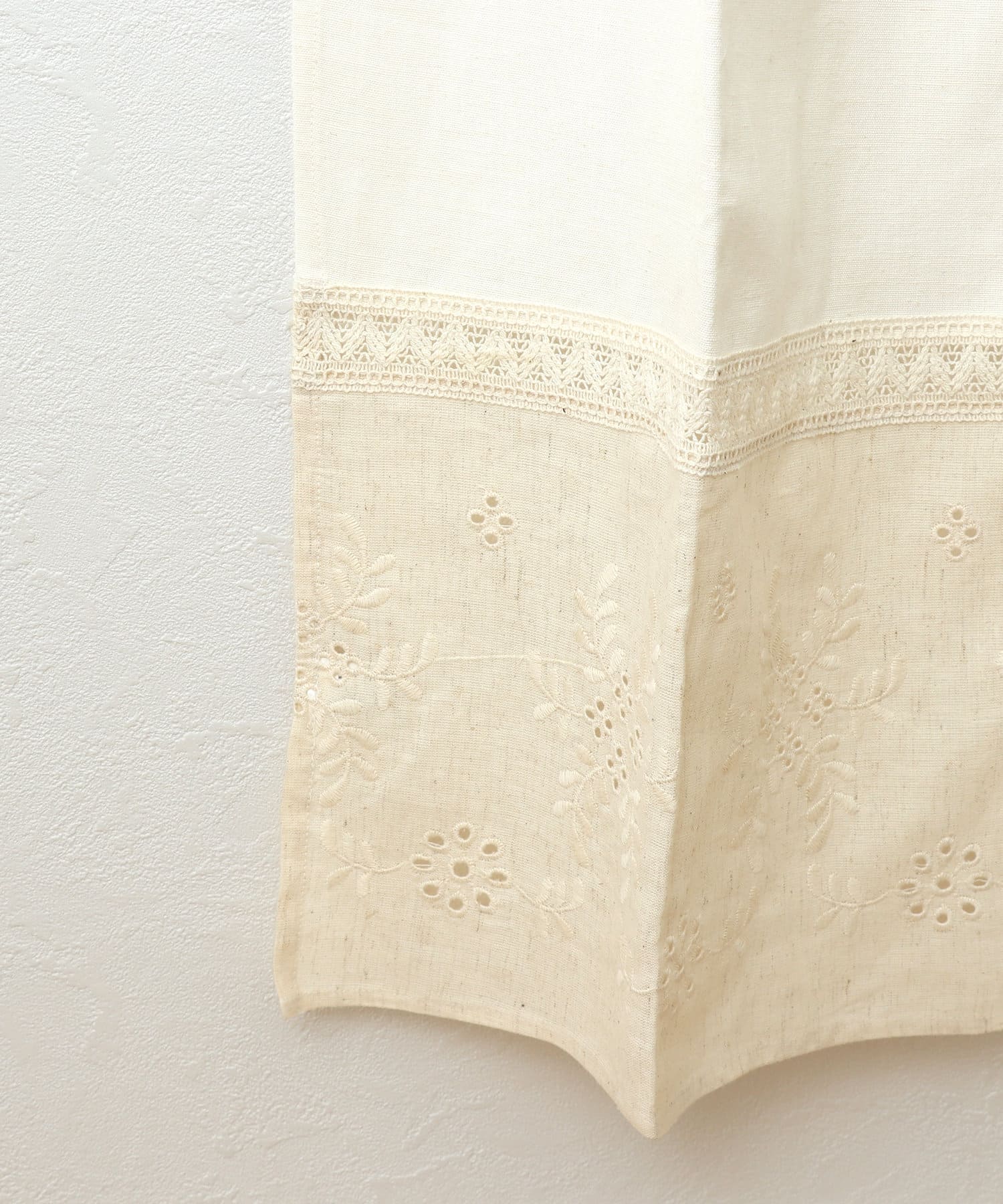 salut!(サリュ) ナチュラルボタニカル刺繍カーテン：180×105cm／フレンチモロッコ