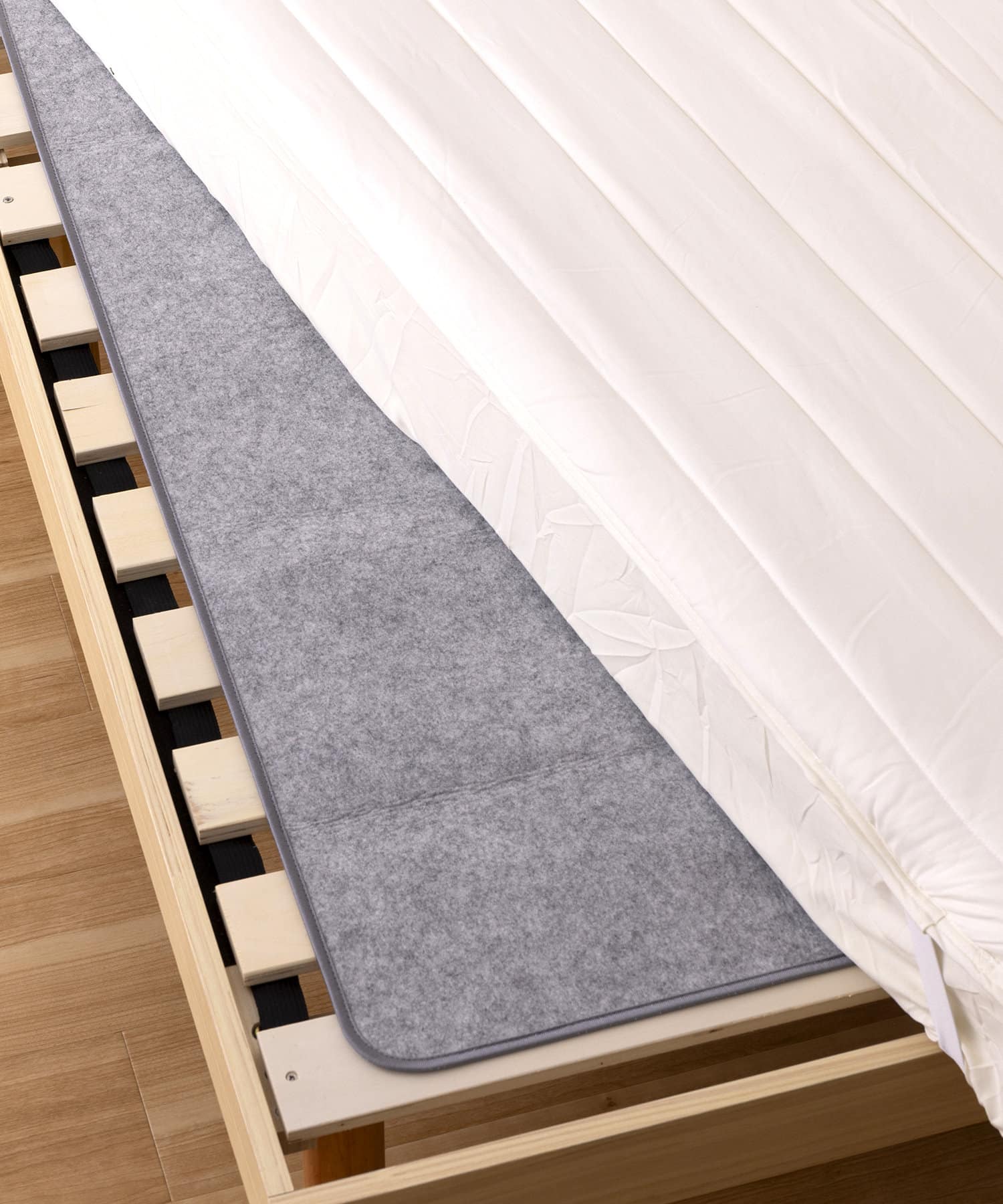 3COINS(スリーコインズ) 《洗濯できる！》除湿マットシングルサイズ用：180×60cm