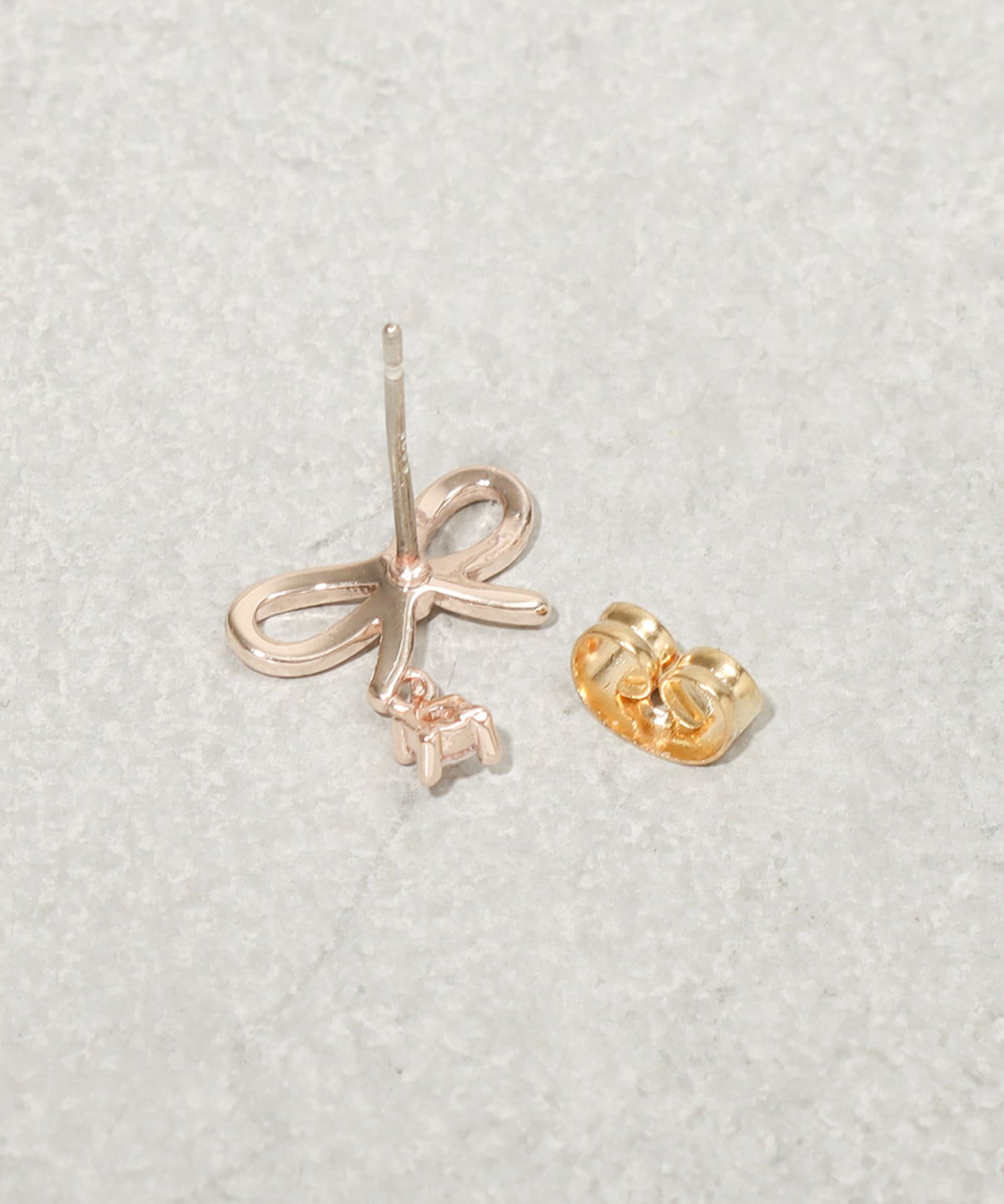 3COINS(スリーコインズ) ストーン付ミニリボンピアス