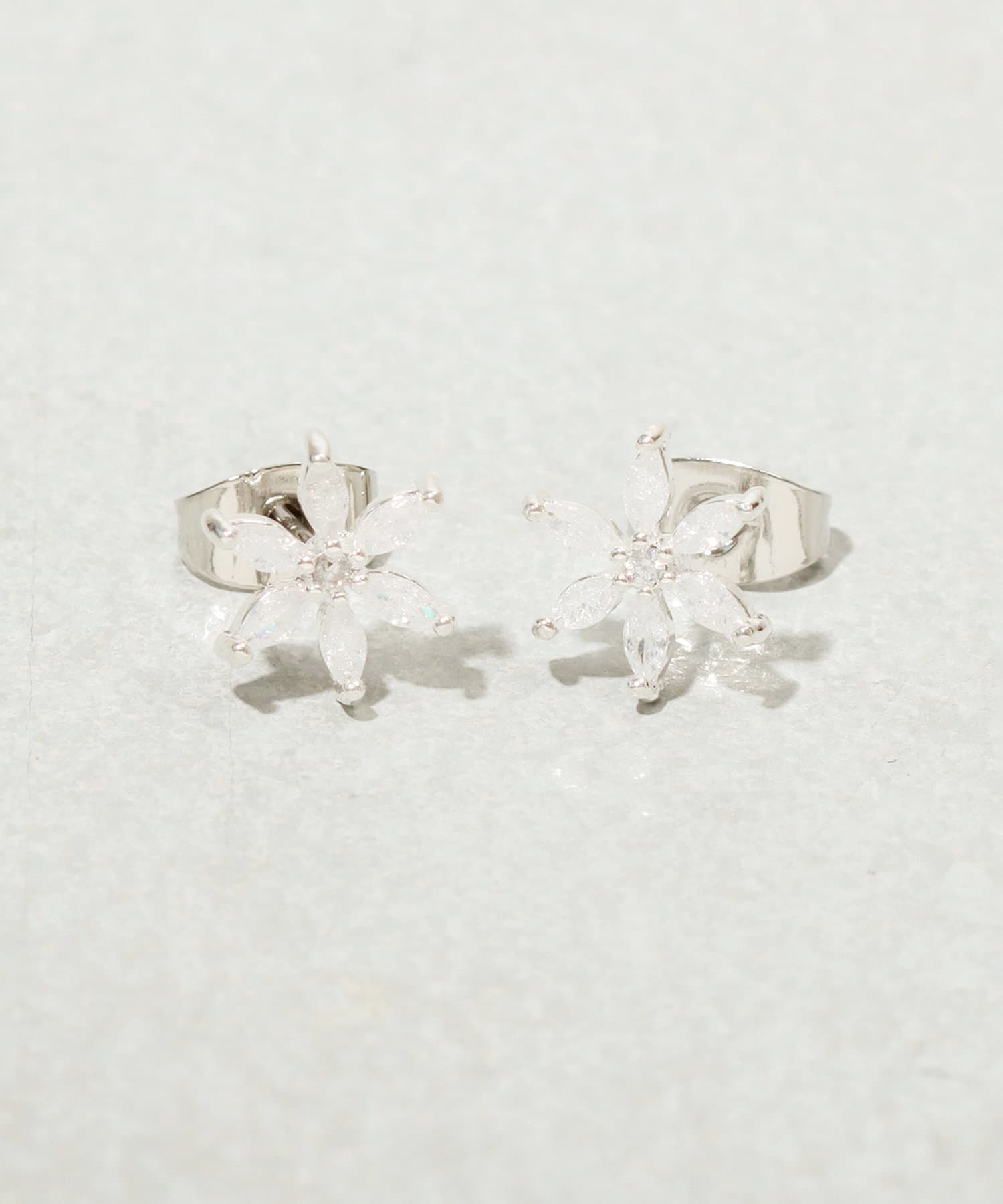 3COINS(スリーコインズ) ミニフラワーピアス