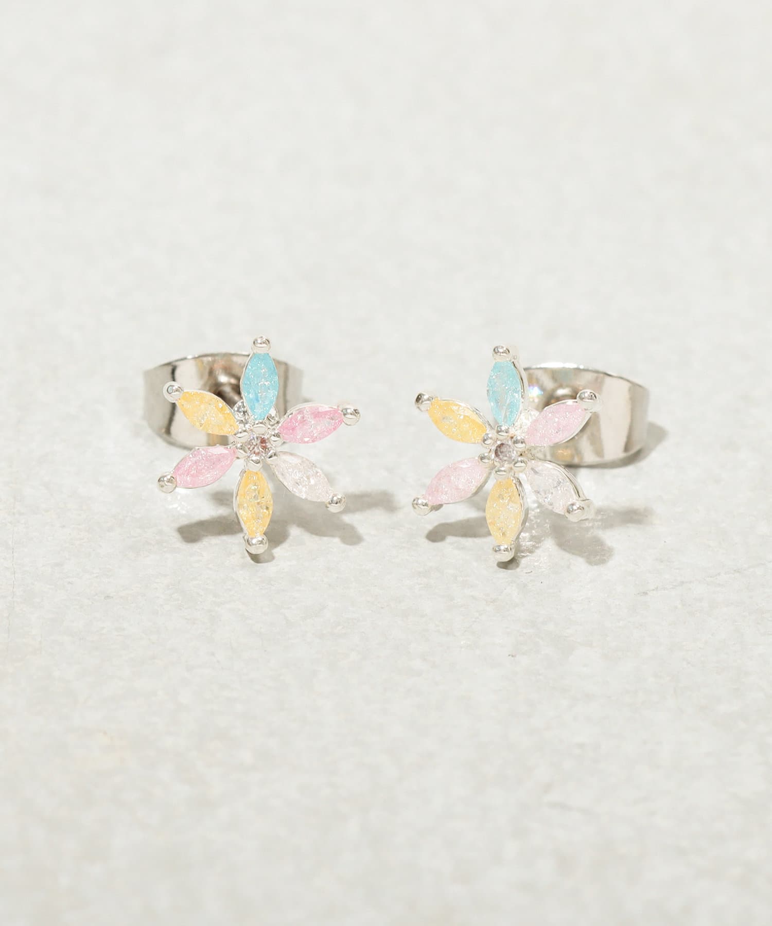 3COINS(スリーコインズ) ミニフラワーピアス