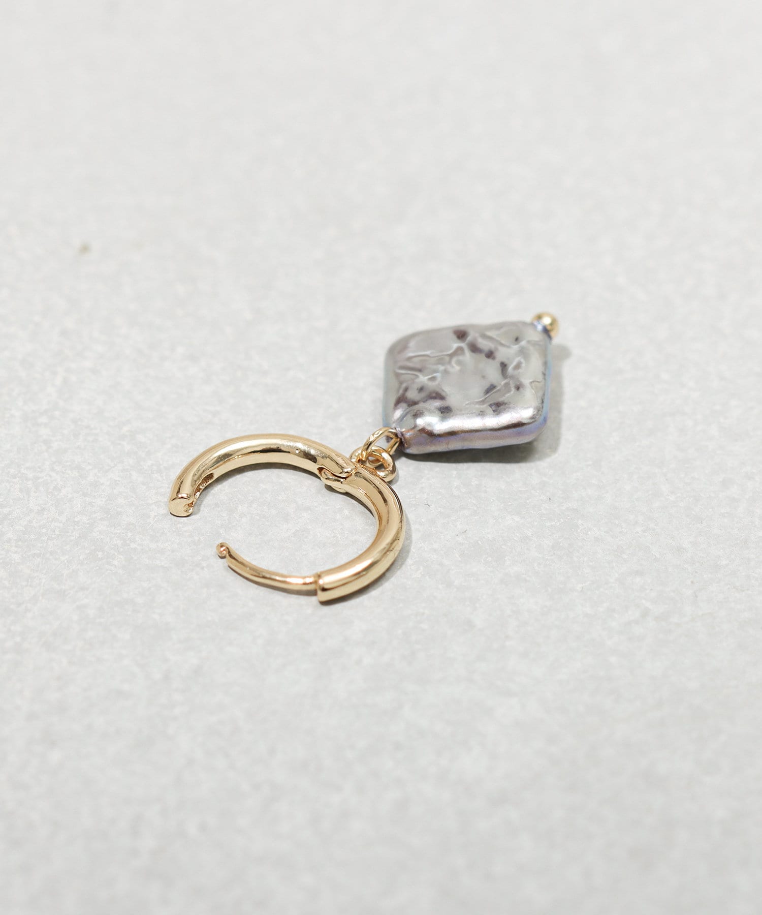 3COINS(スリーコインズ) スクエアワンタッチピアス