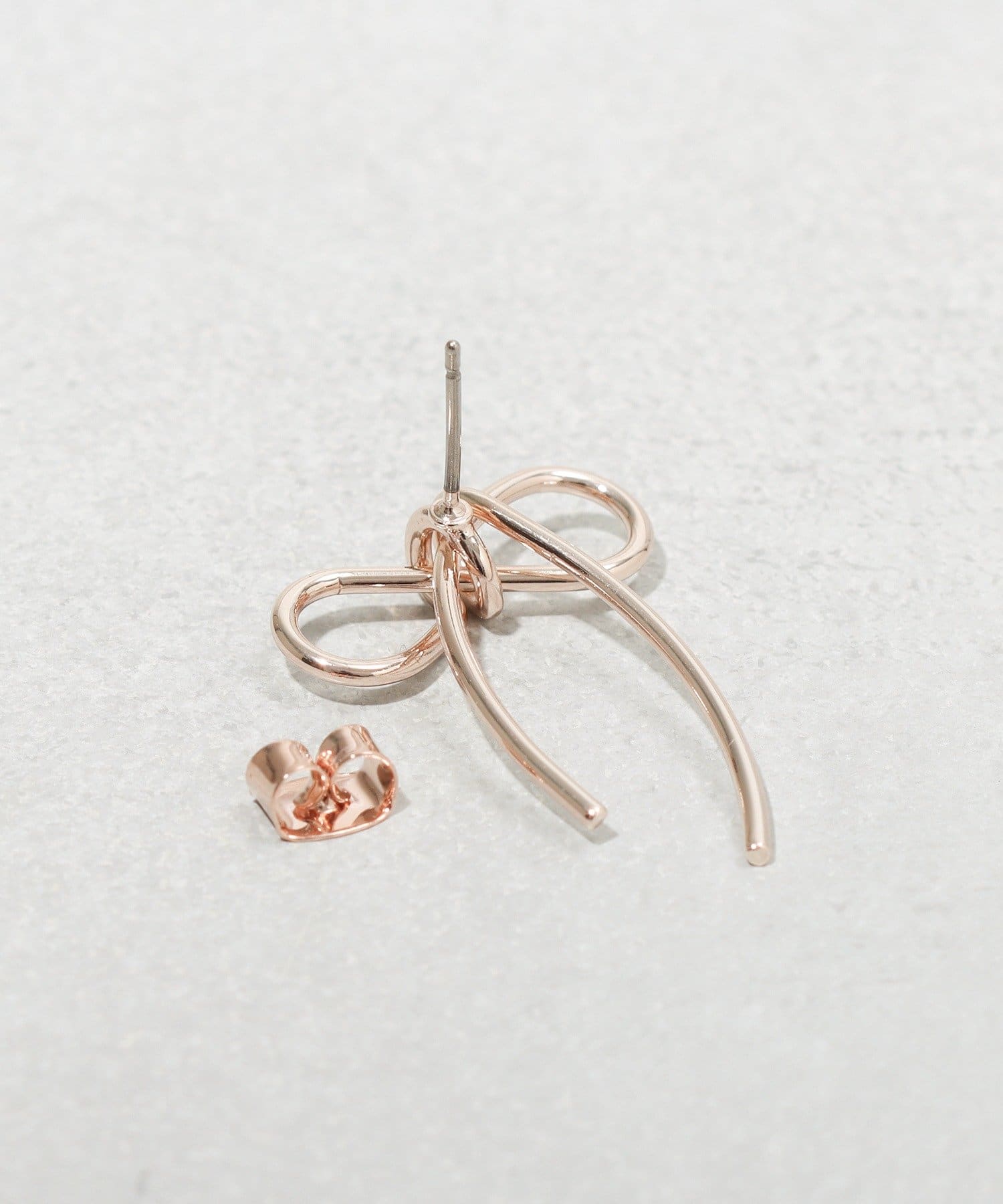 3COINS(スリーコインズ) メタルリボンピアス