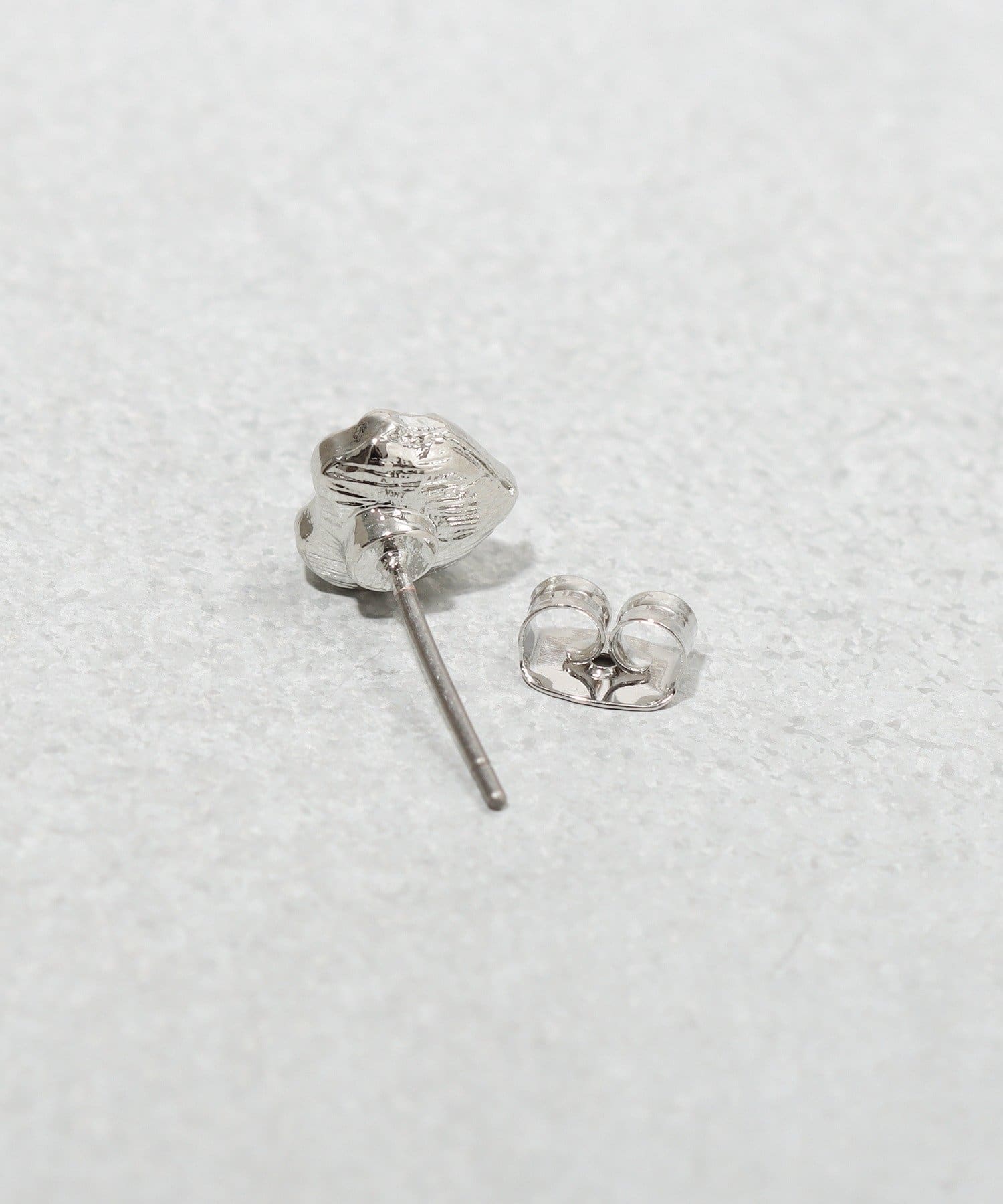 3COINS(スリーコインズ) ガラスメタルハートピアス