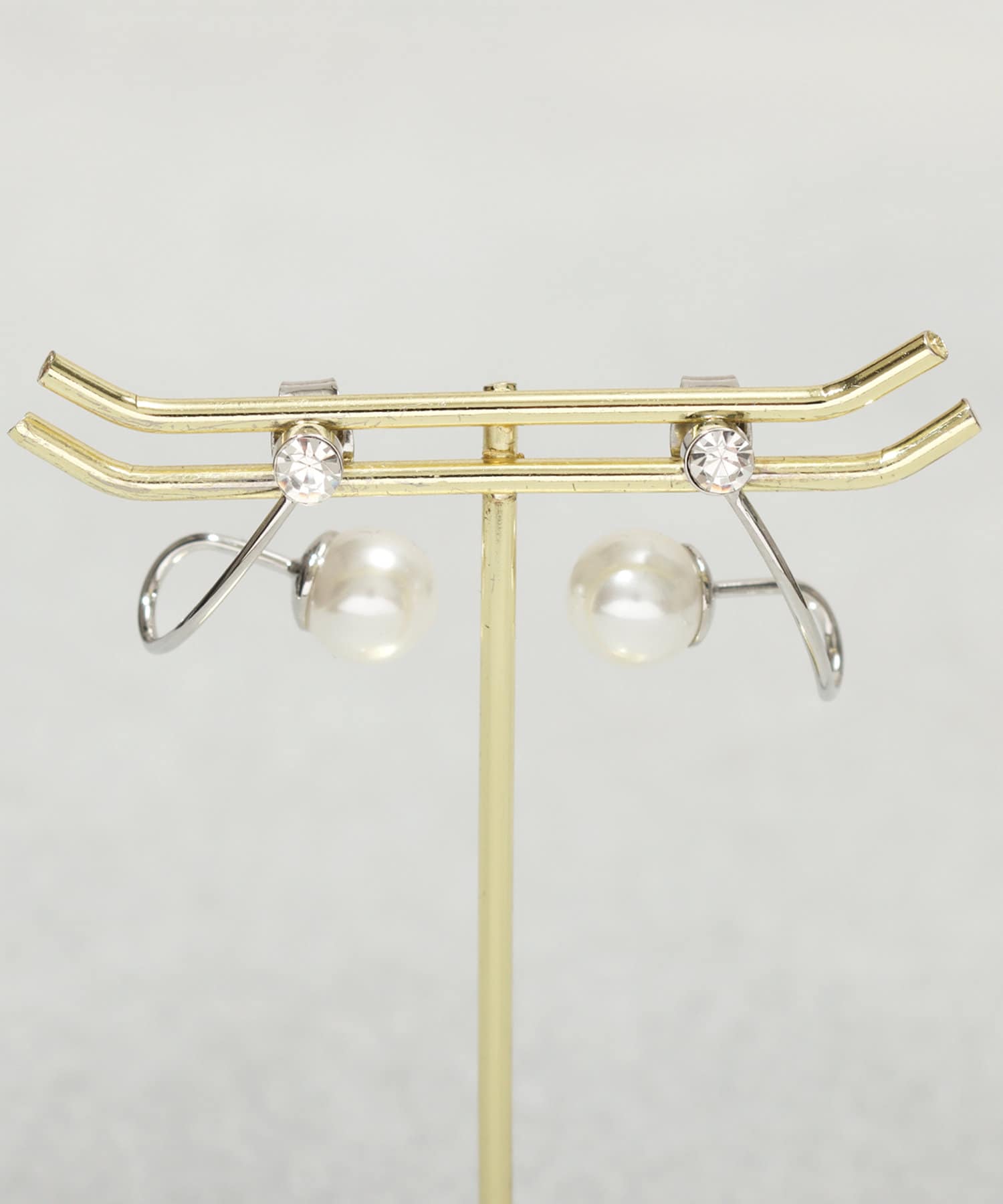 3COINS(スリーコインズ) チップパールカーブピアス