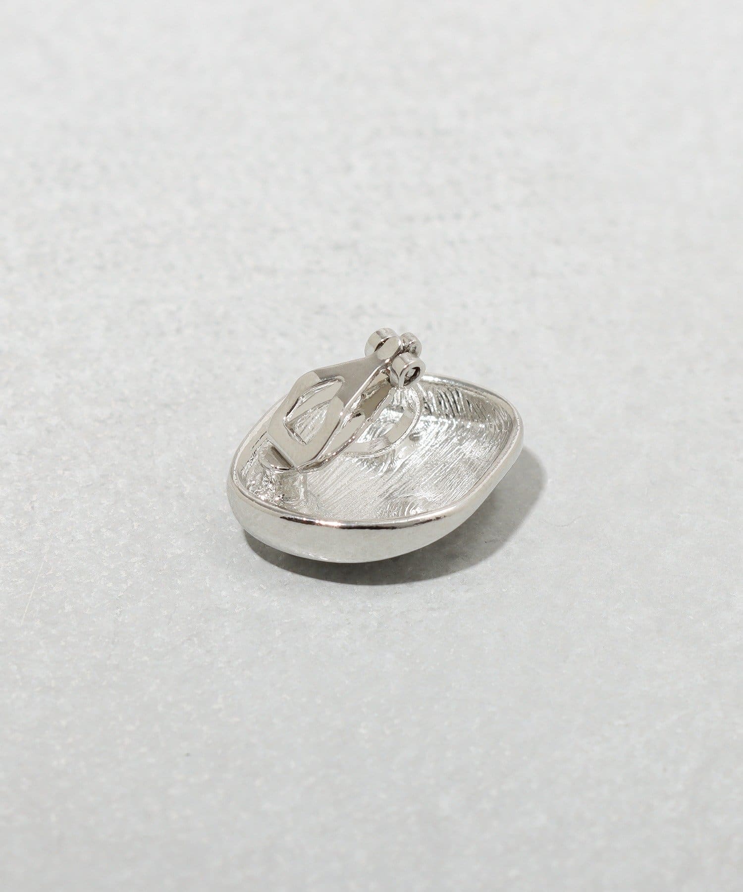 3COINS(スリーコインズ) パール付イビツメタルイヤリング