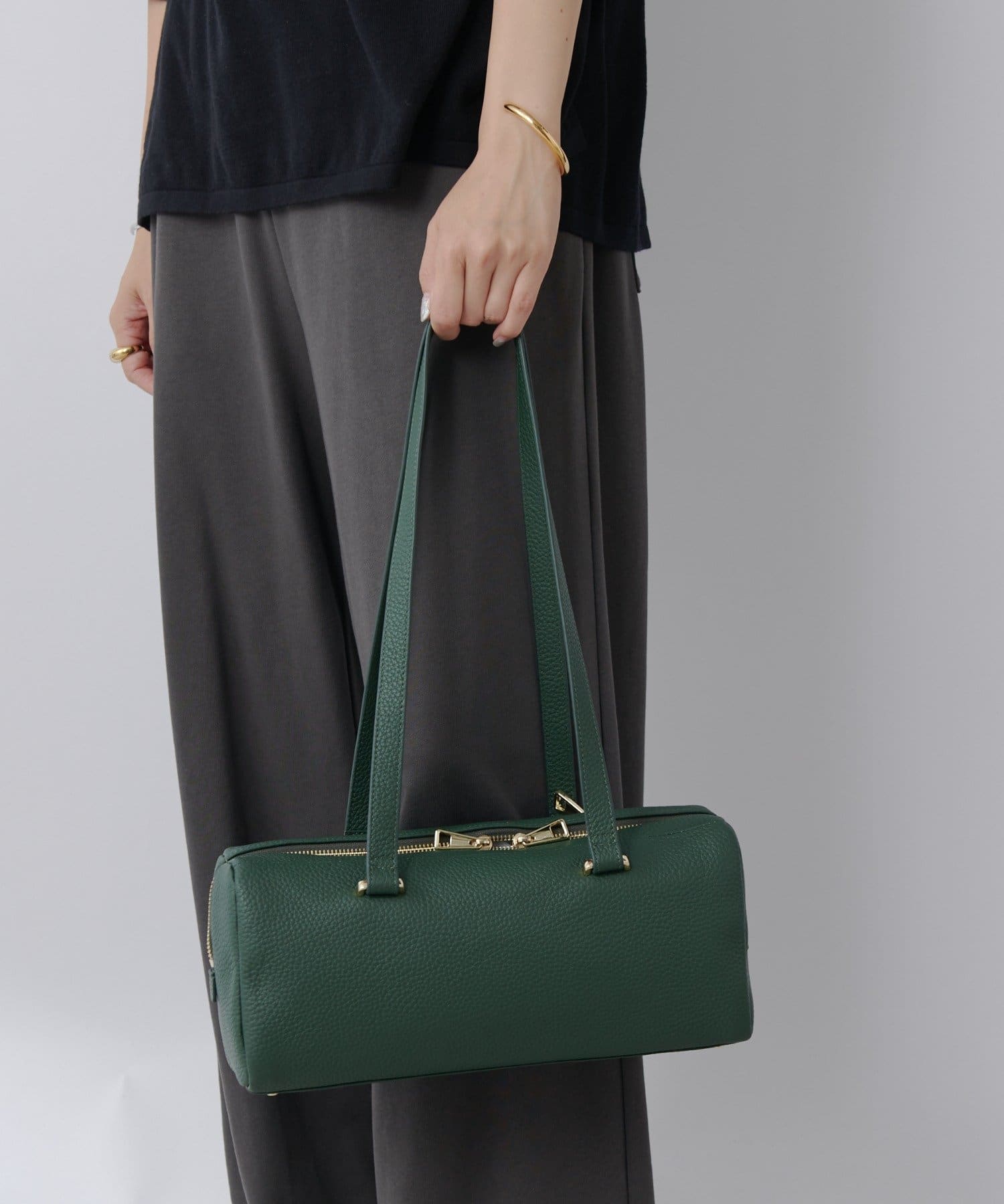 週末sale【新品】リヴドロワ ワイドスクエアショルダーバッグ コーデのポイントに】ワイドスクエアショルダーバッグ | RIVE