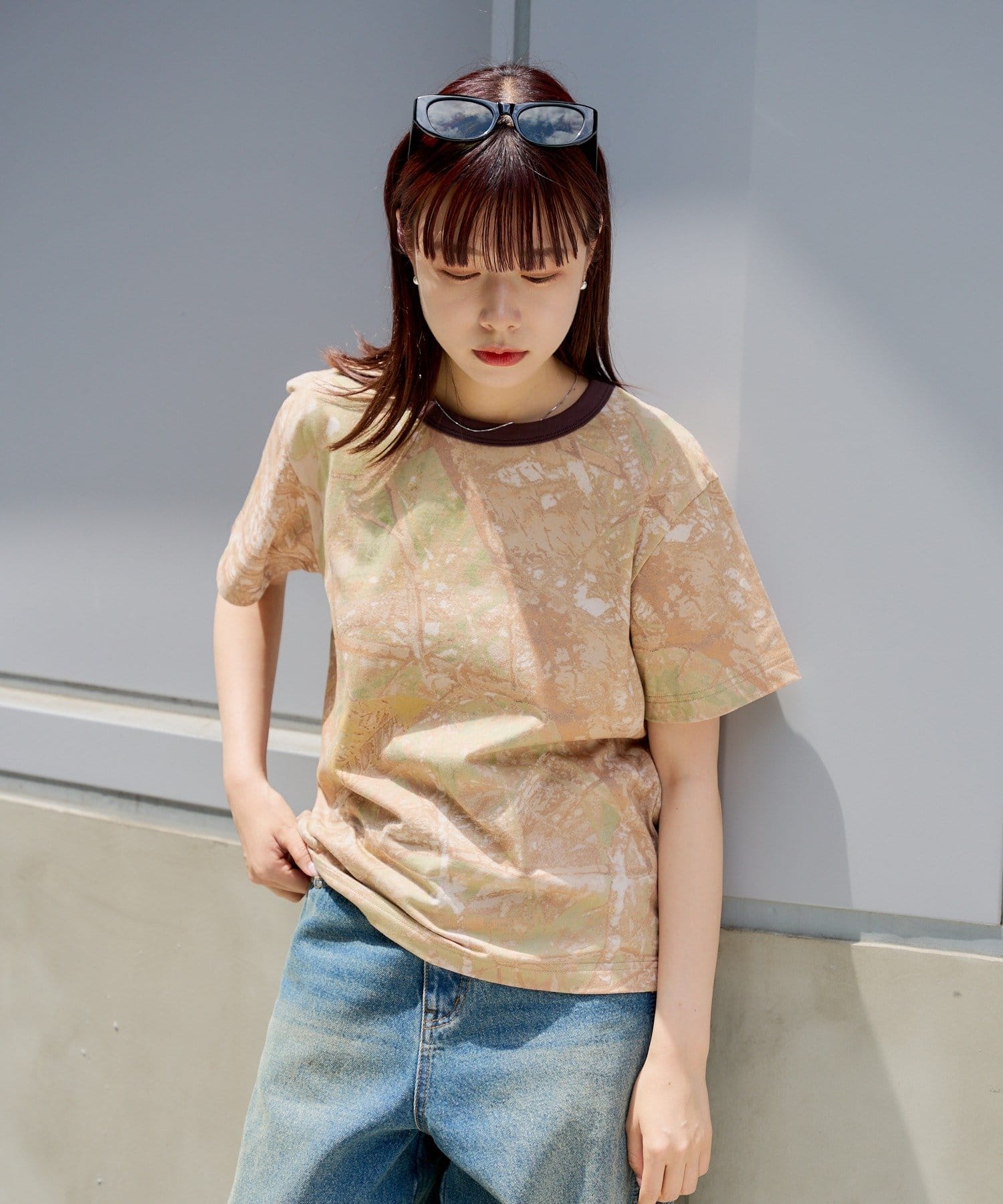【UNISEX】CAMOUFLAGE T-SHIRT■デザイン木の葉や幹 樹皮などを模したツリーカモ柄のオリジナルTシャツ。カラーや柄のトーンを落ち着かせた風合いを楽しめます。夏にぴったりな柄のTシャ