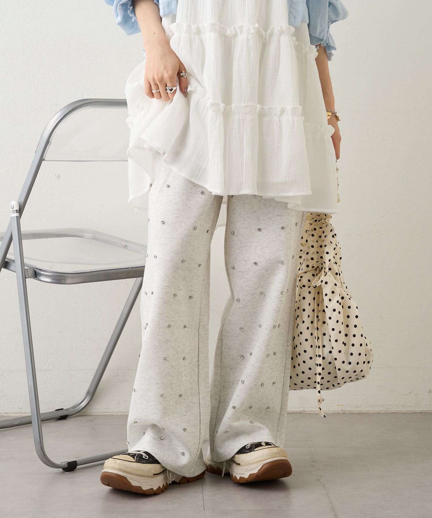 w closet(ダブルクローゼット) ビジュー付スウェットパンツ