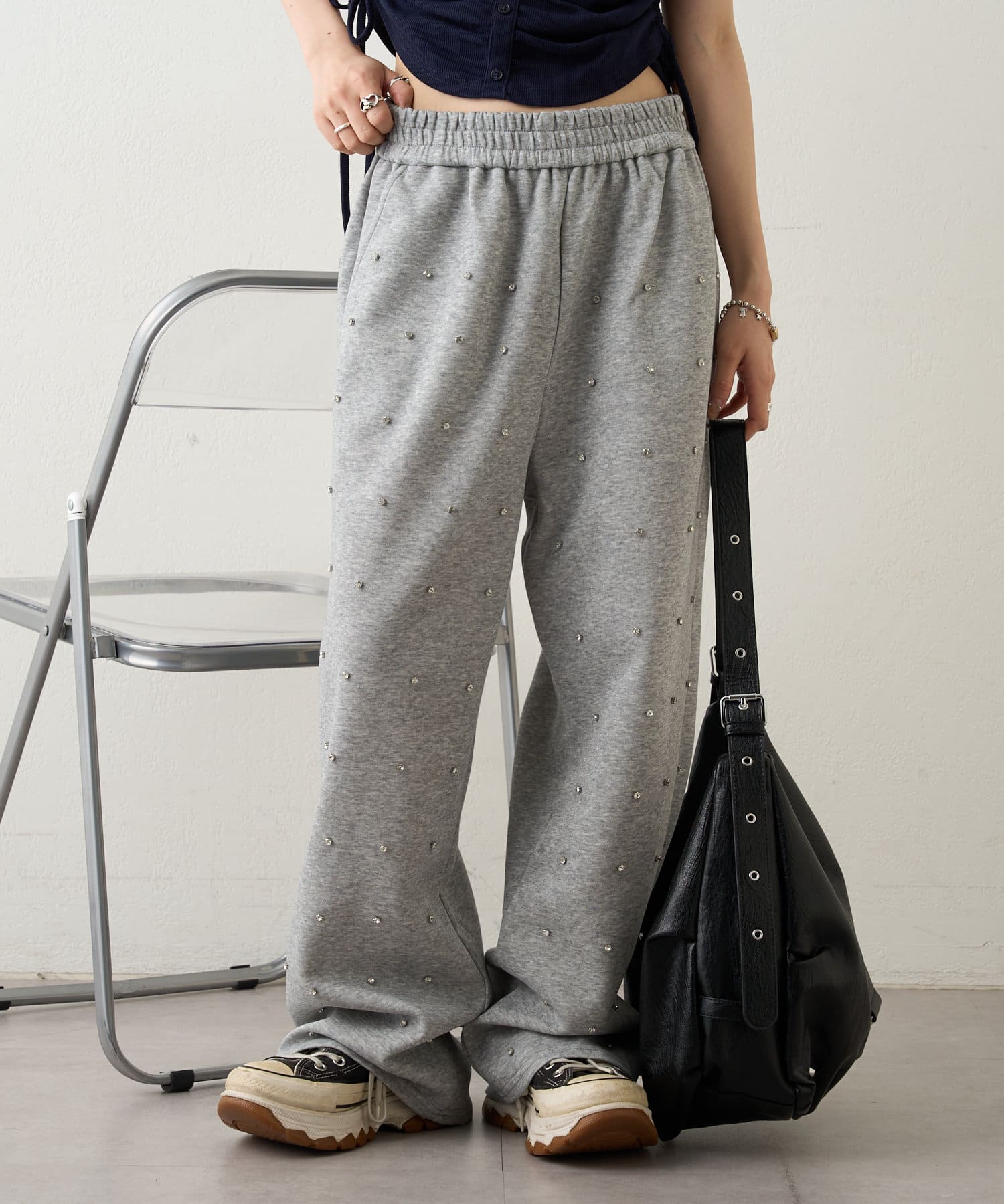 w closet(ダブルクローゼット) ビジュー付スウェットパンツ