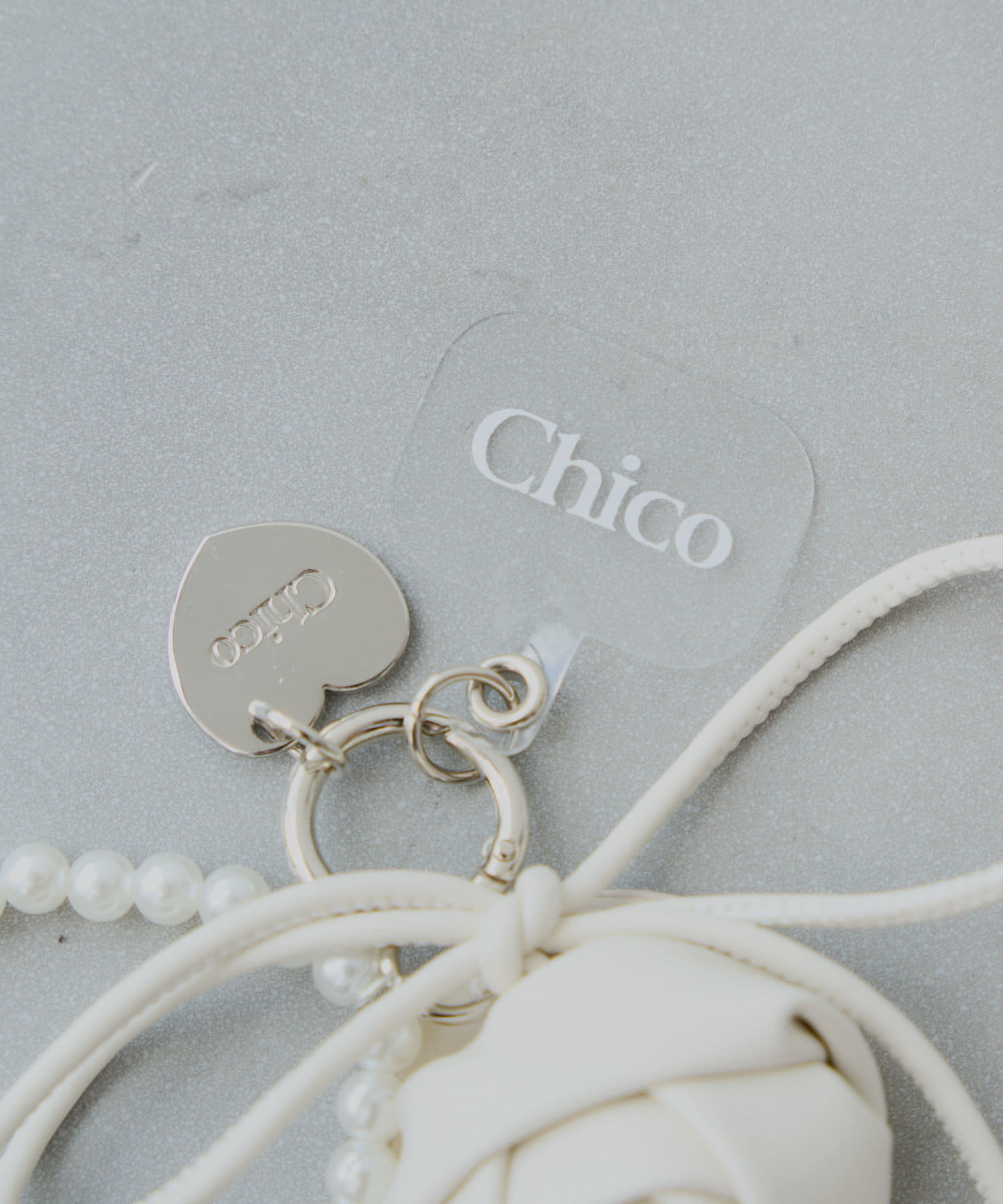 Chico(チコ) ローズモチーフ付きスマホストラップ